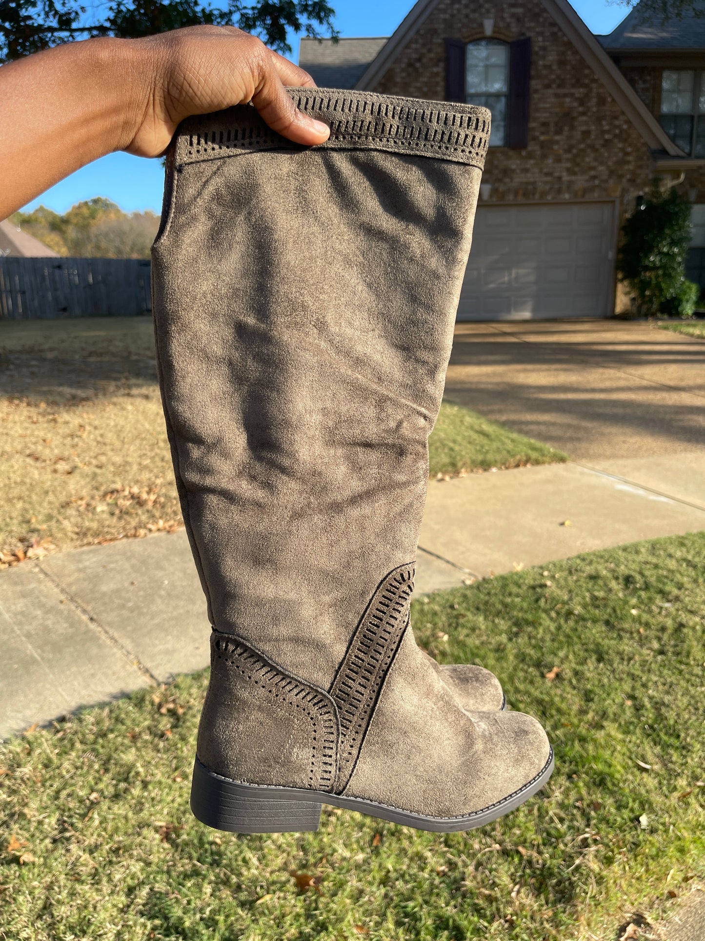 American rags gray boots women sz 8