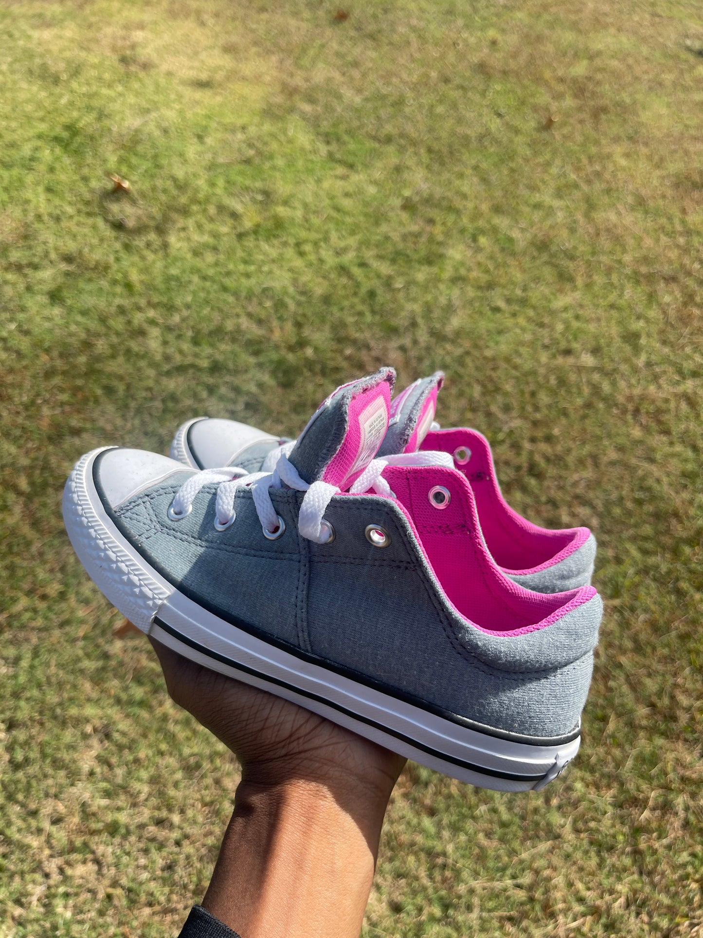 Converse gray girls sz 2