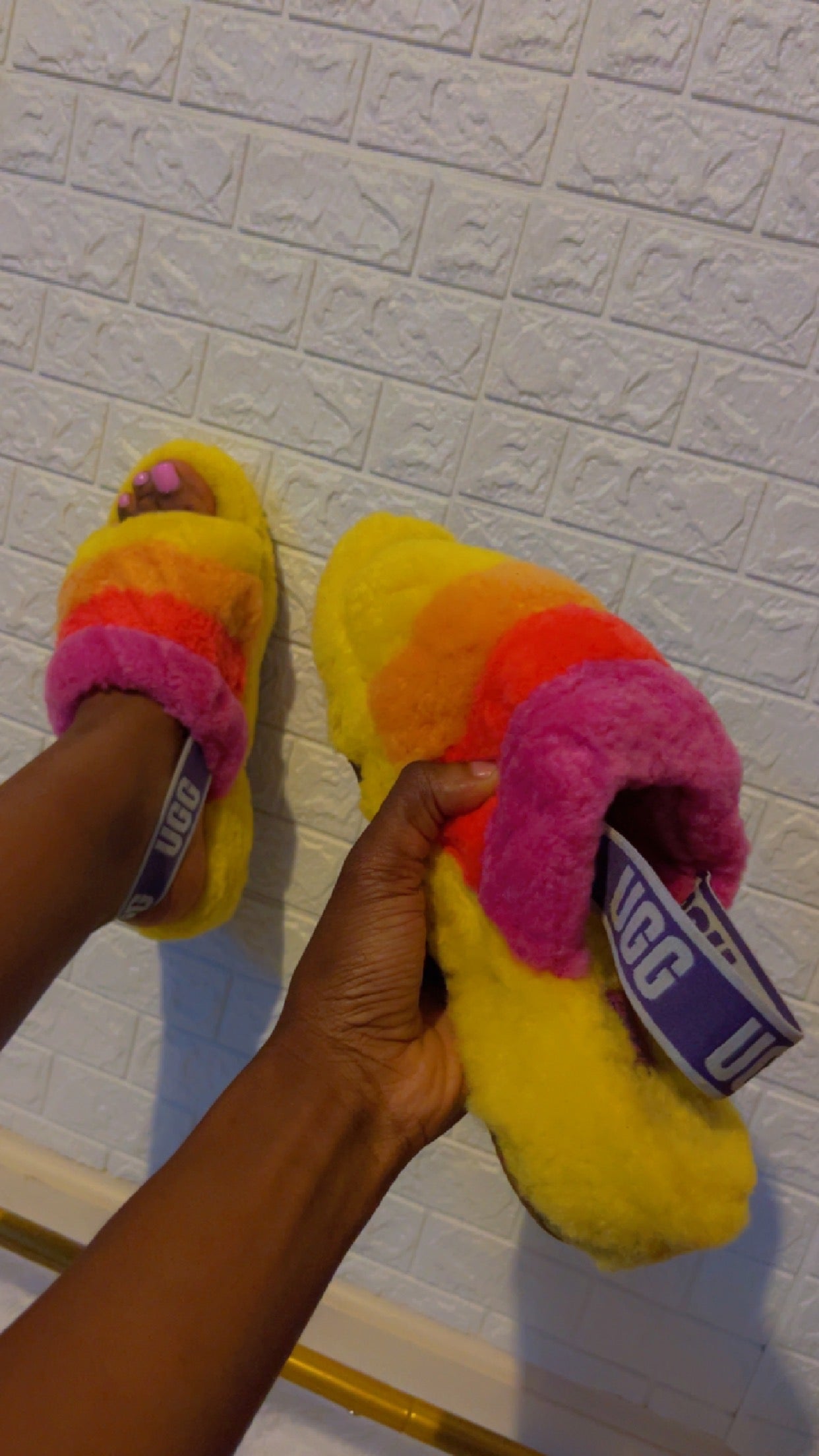 Ugg yellow fur sandals women sz 9