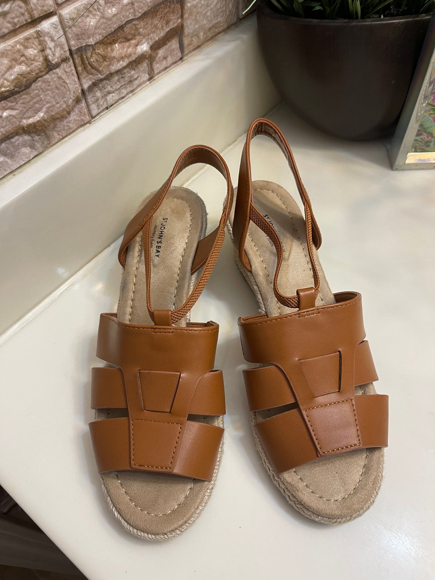 St John's Bay Brown Women sz 7