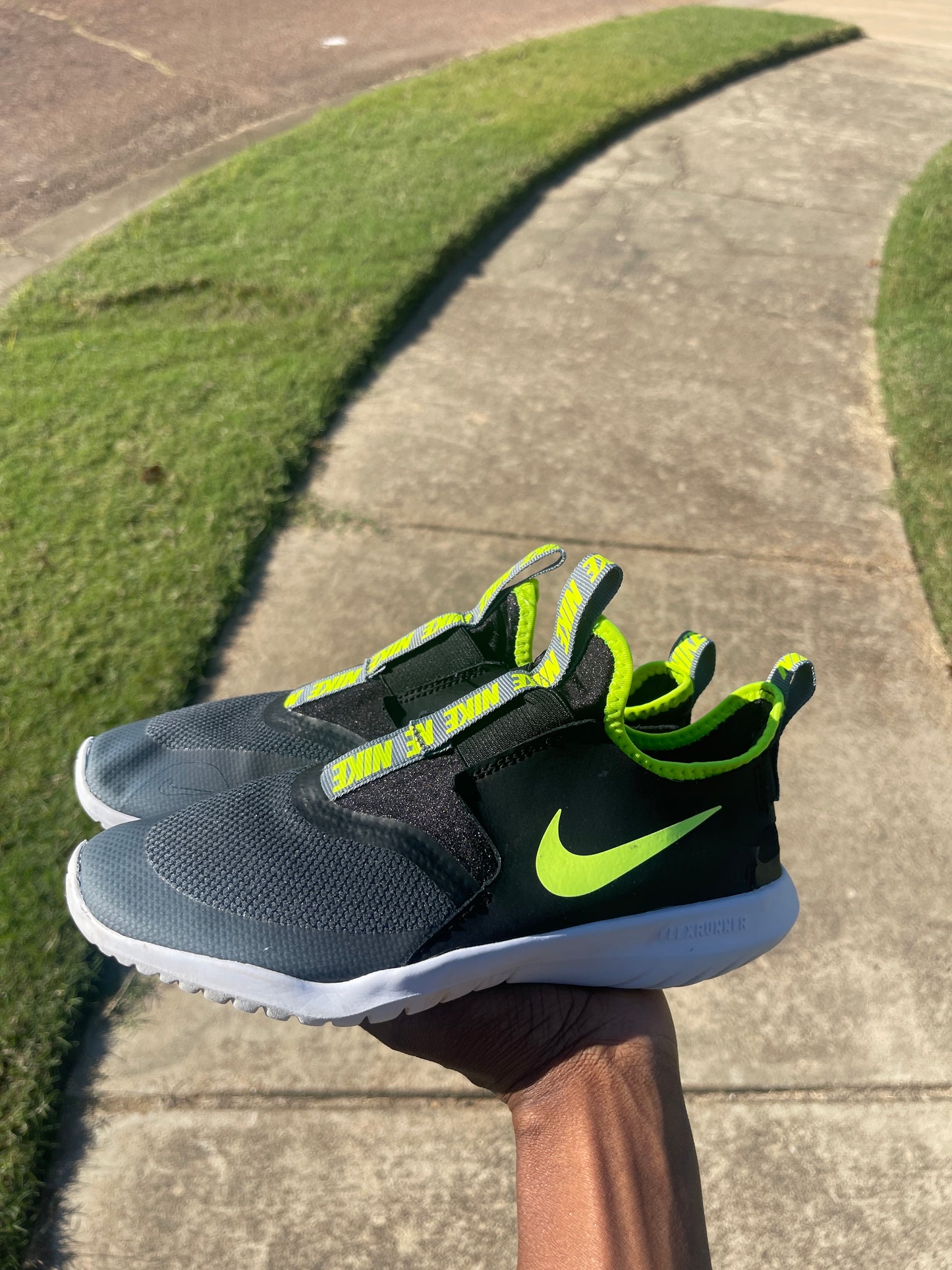 Nike Gray Green Boys sz 5Y