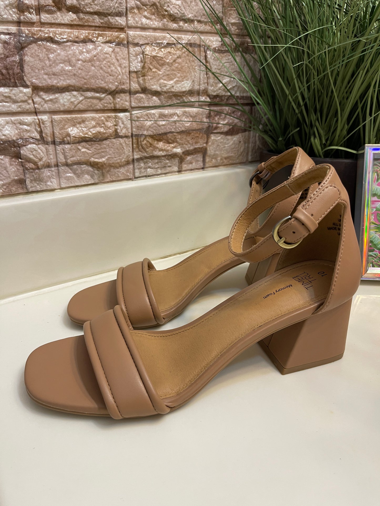 Time & Tru Tan Heels Low Women sz 10