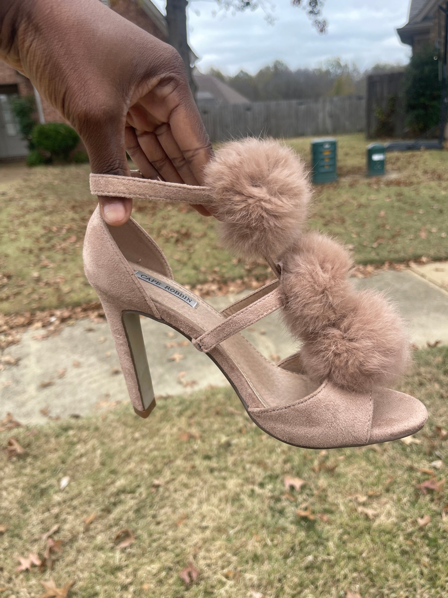 Cape Robbin gray heels women sz 9