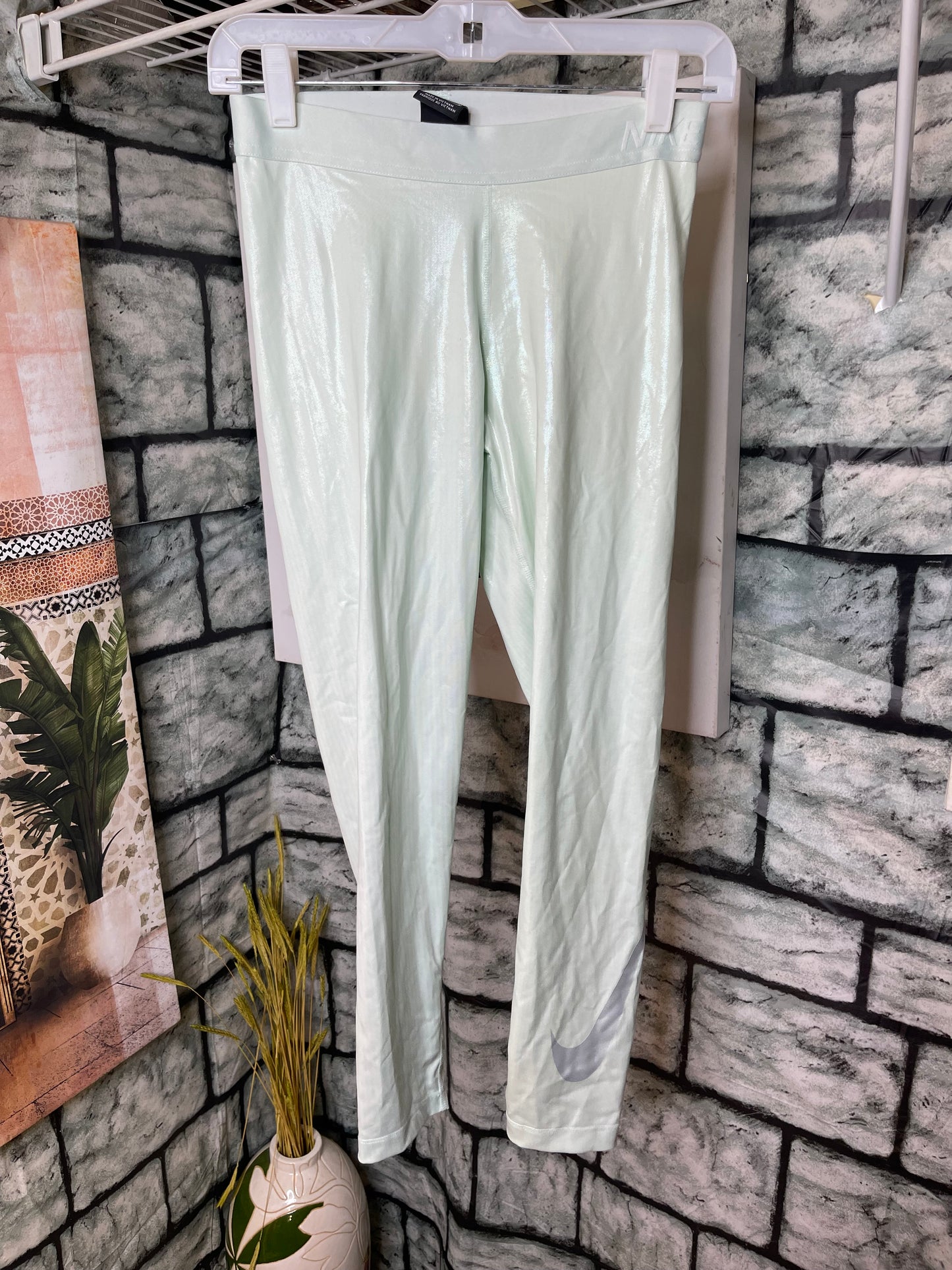 NIKE 5 piece Women sz Medium Bundle (see pics for all items)