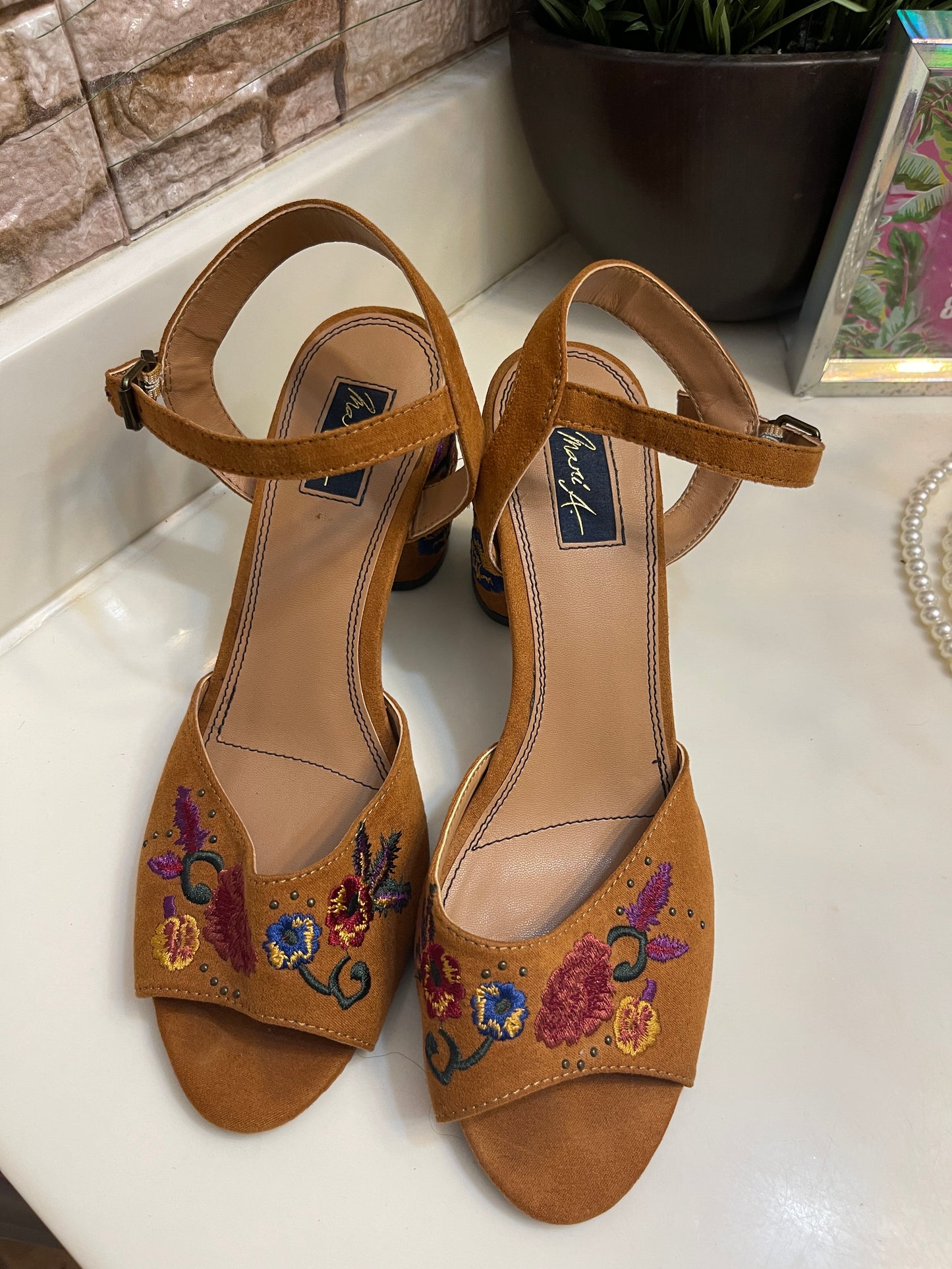 Mari A Brown Floral Heels Women sz 9