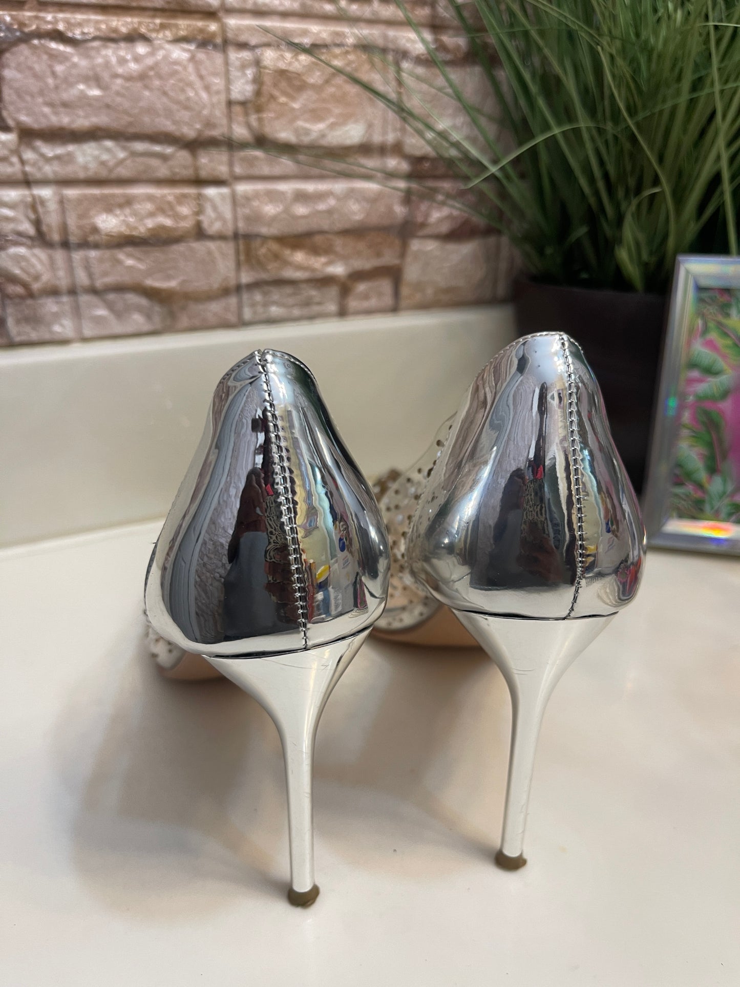 Naiyee Clear Silver Pearl Heel Low women sz 9.5