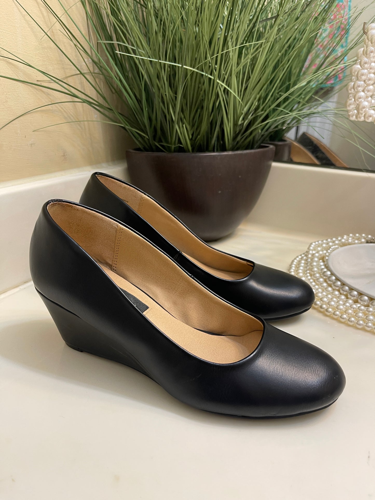 David Aaron black wedges women sz 7