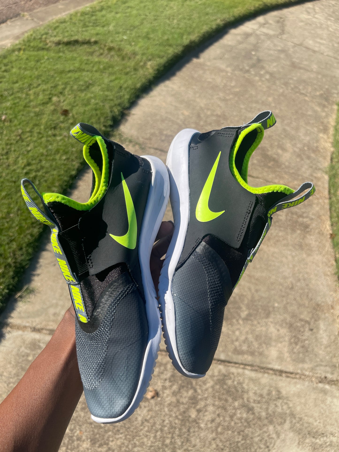 Nike Gray Green Boys sz 5Y