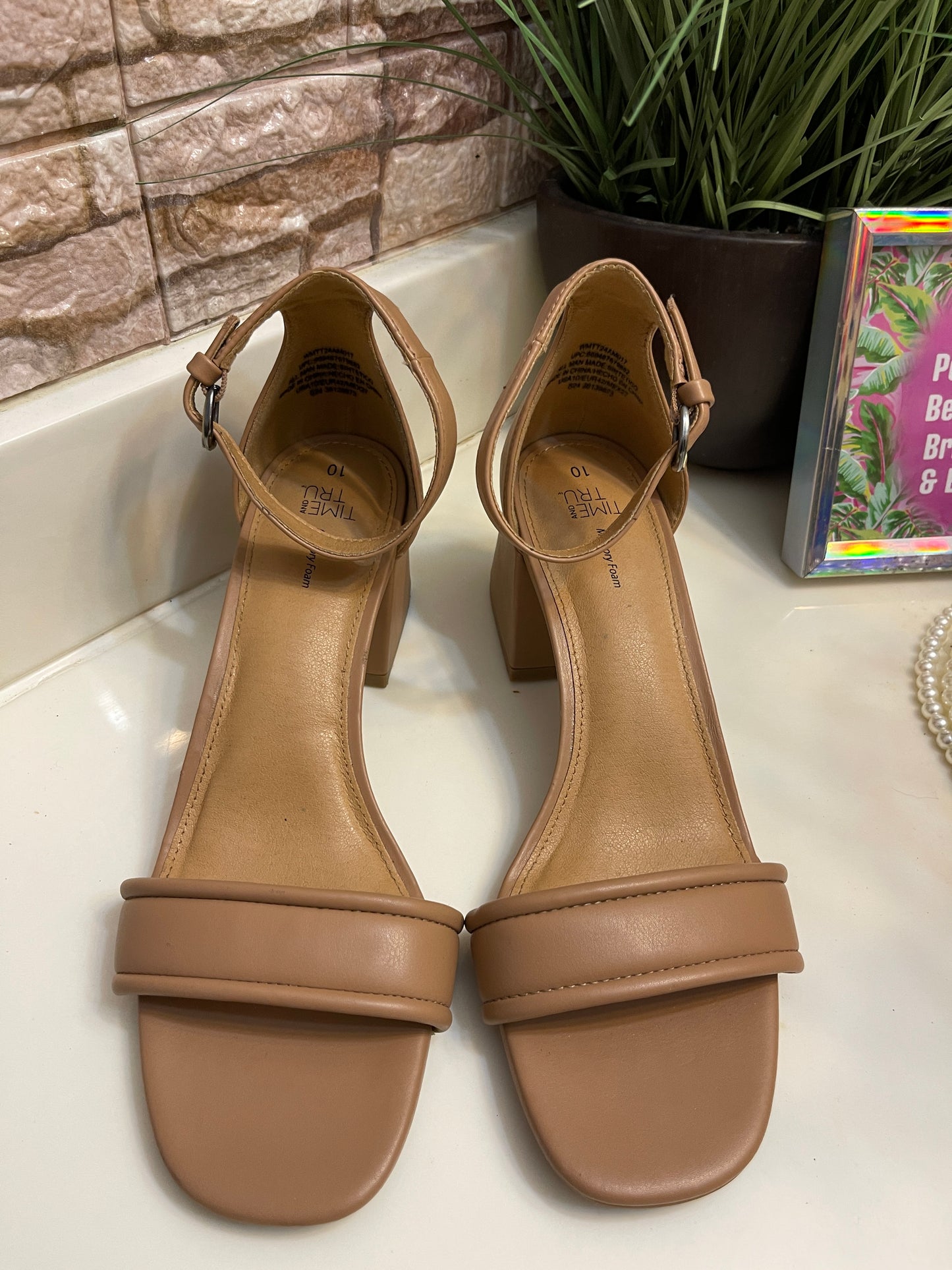 Time & Tru Tan Heels Low Women sz 10