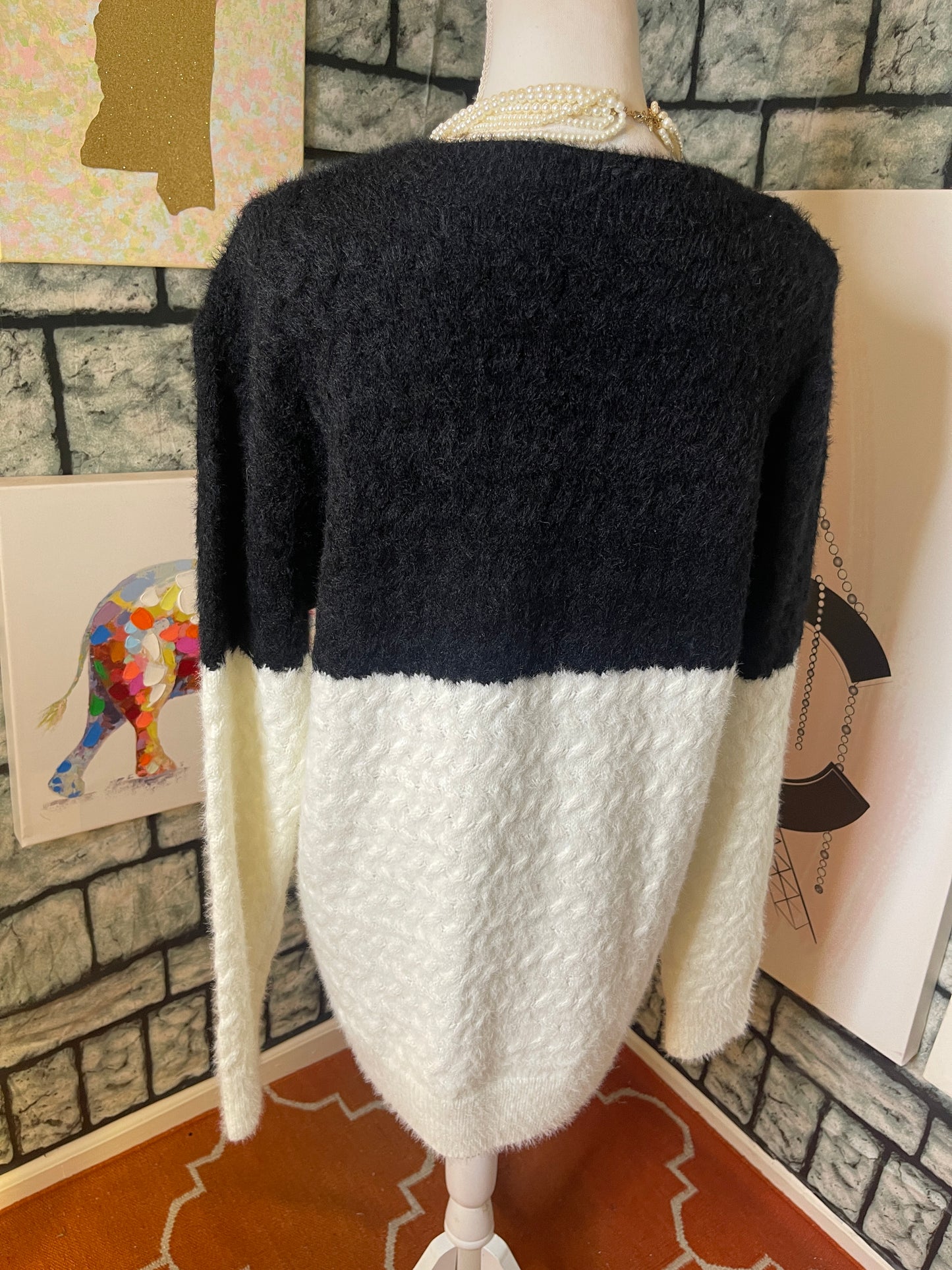 Black White Fuzzy Sweater Women sz XL