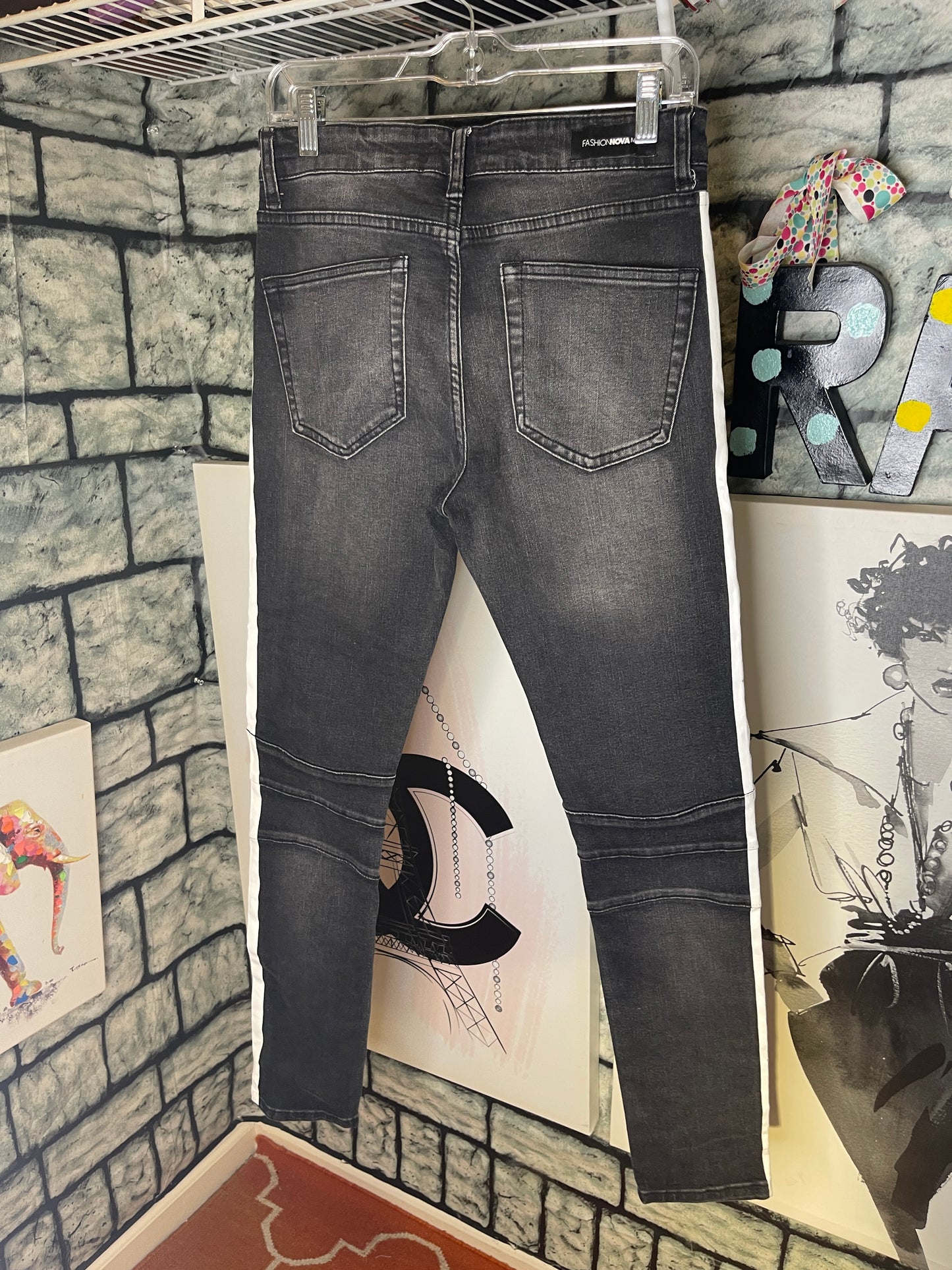 Fashion Nova Men Black and White Jeans Men Sz 30
