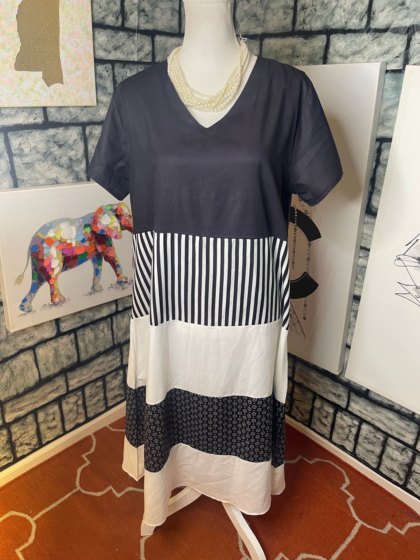 Black White Dress Women sz 2XL (But would say this is a Large)