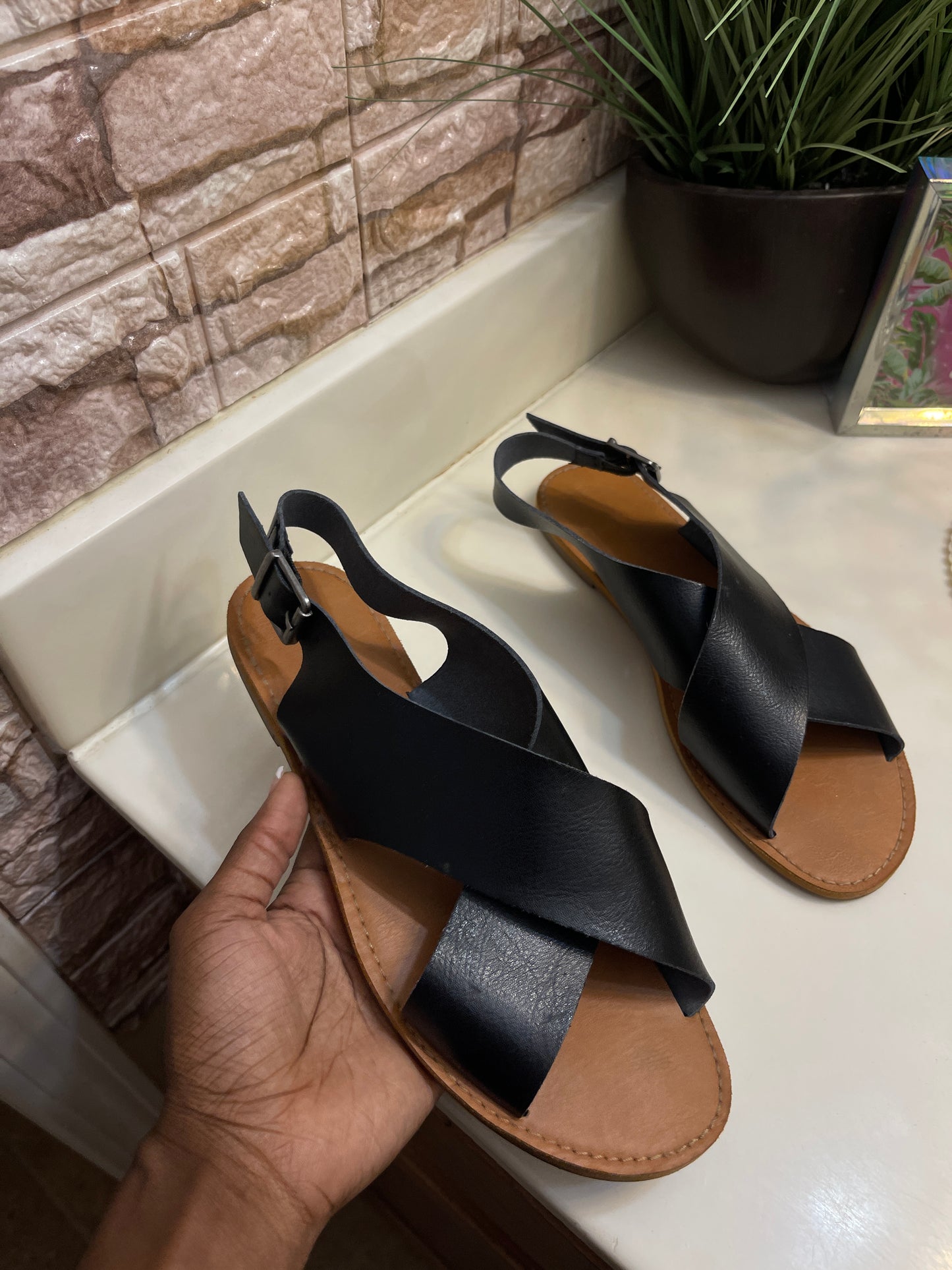 Universal Threads Black Sandals Women sz 9