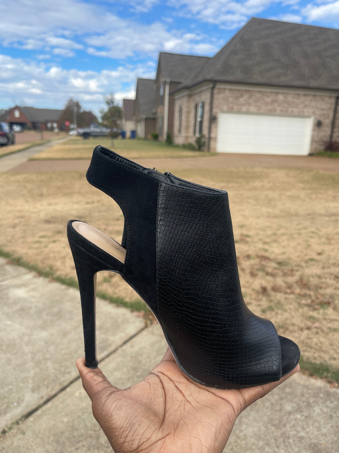 Shoe Dazzle Black Heels Women sz 8