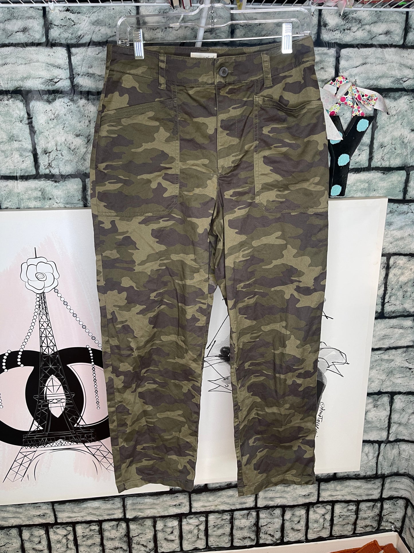 Universal Thread Green Camo Pants Women sz 8