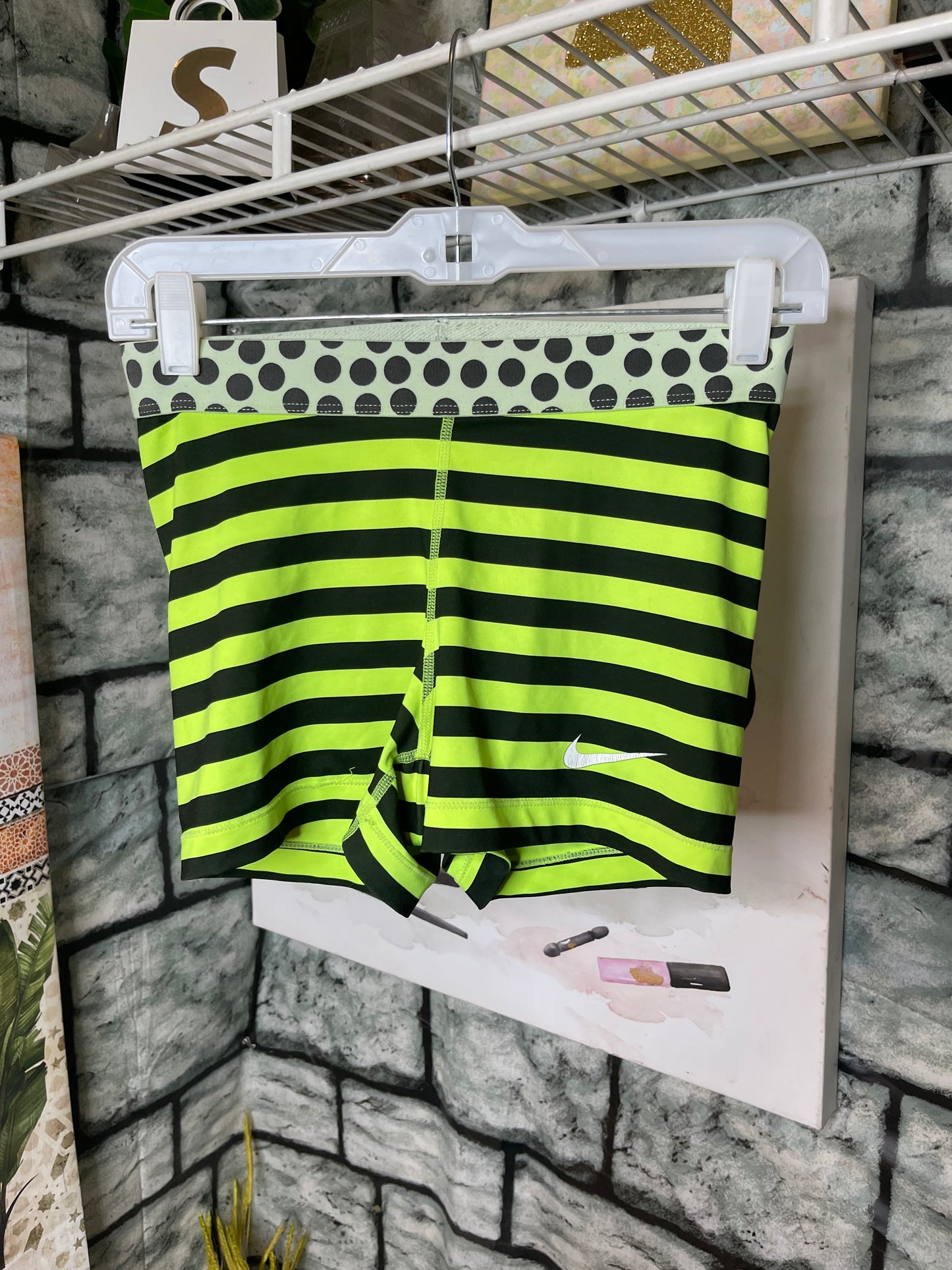 NIKE 5 piece Women sz Medium Bundle (see pics for all items)