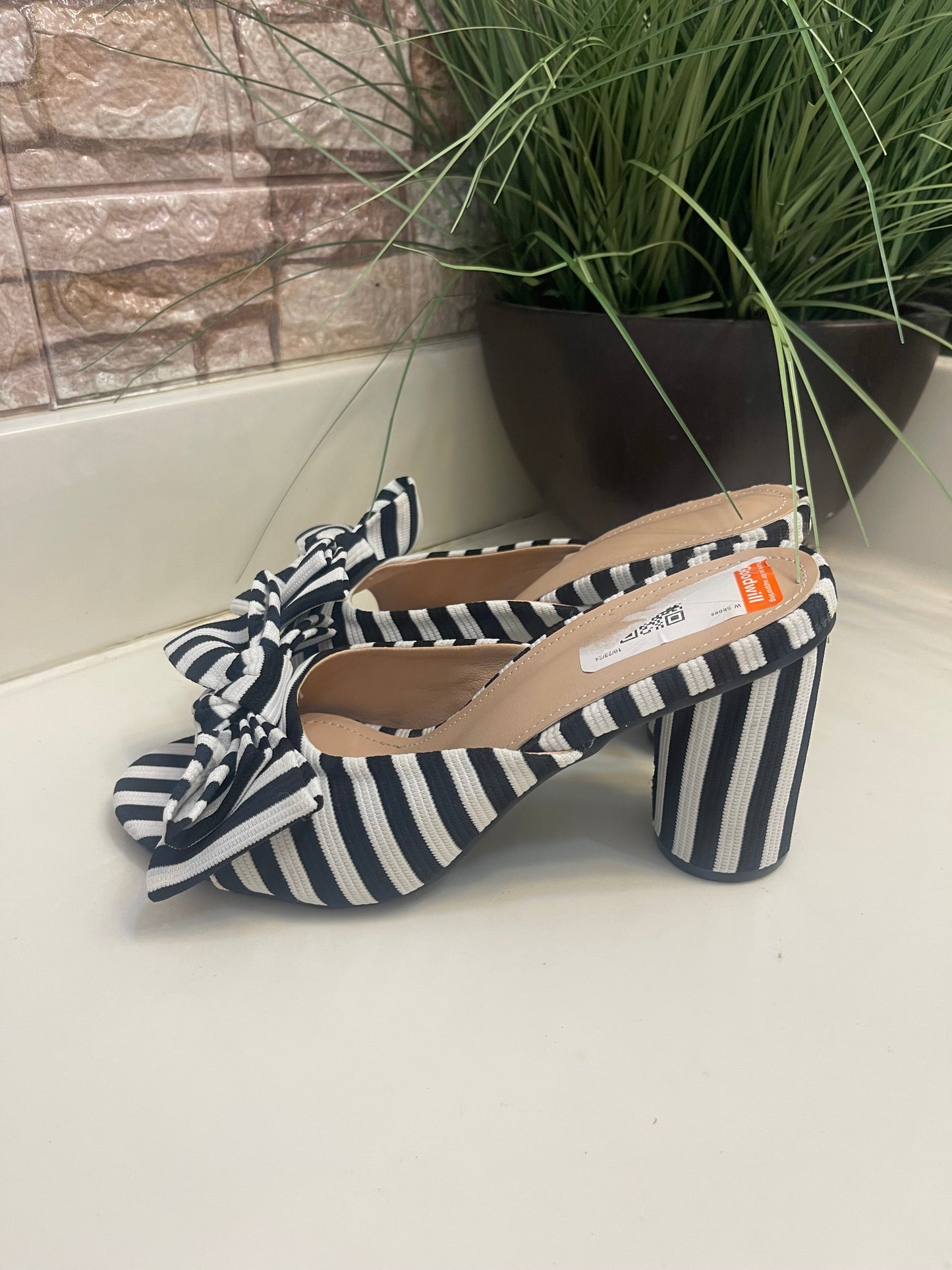NEW Black White Print Heels Women sz 7