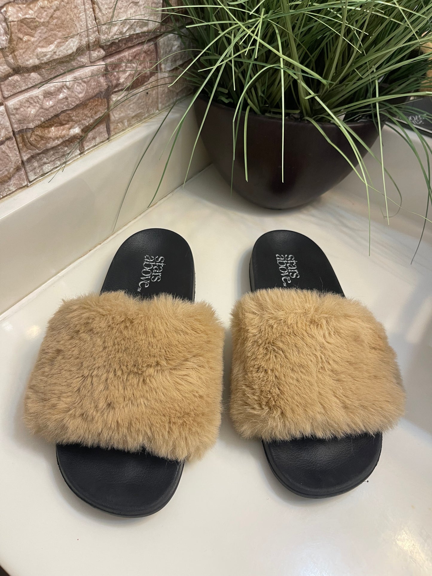 Stars Above Brown Fur Sandals Women sz 9/10