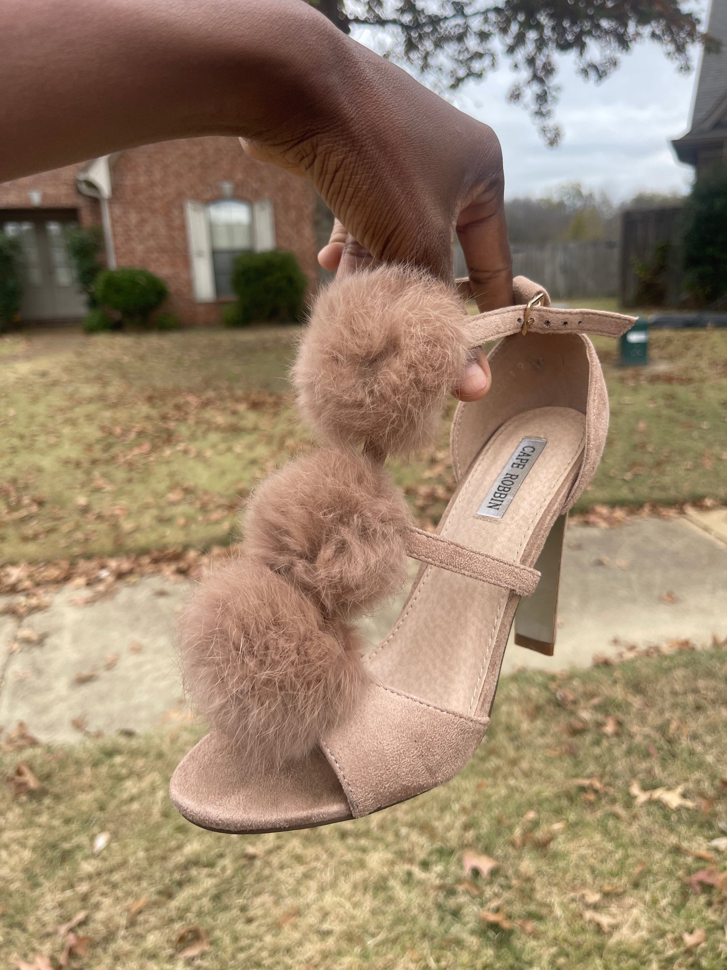 Cape Robbin gray heels women sz 9