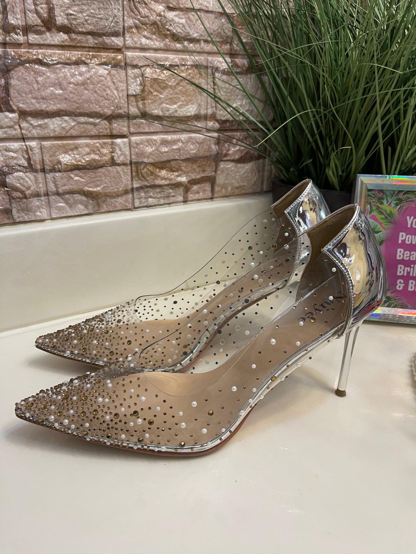 Naiyee Clear Silver Pearl Heel Low women sz 9.5