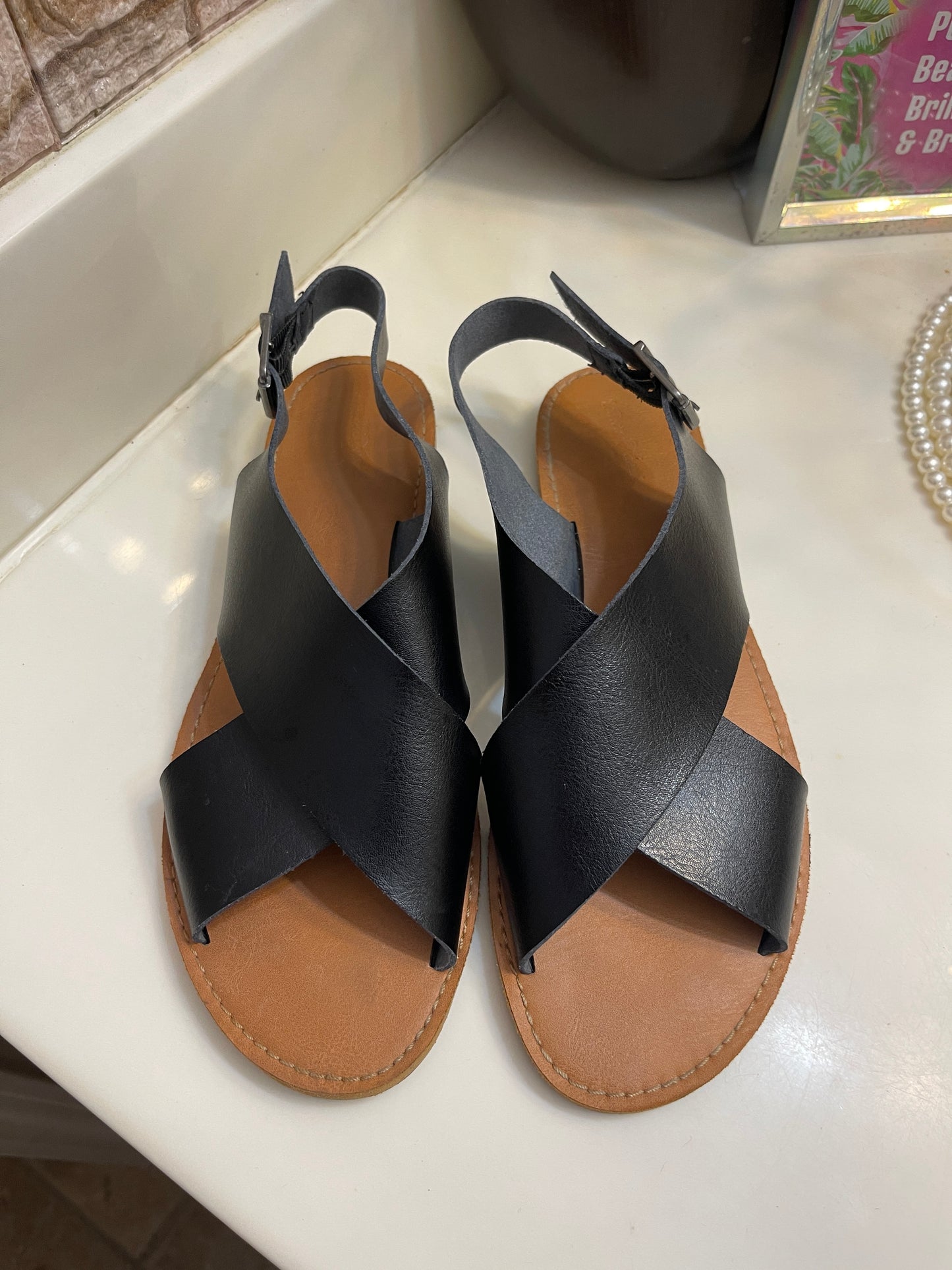 Universal Threads Black Sandals Women sz 9