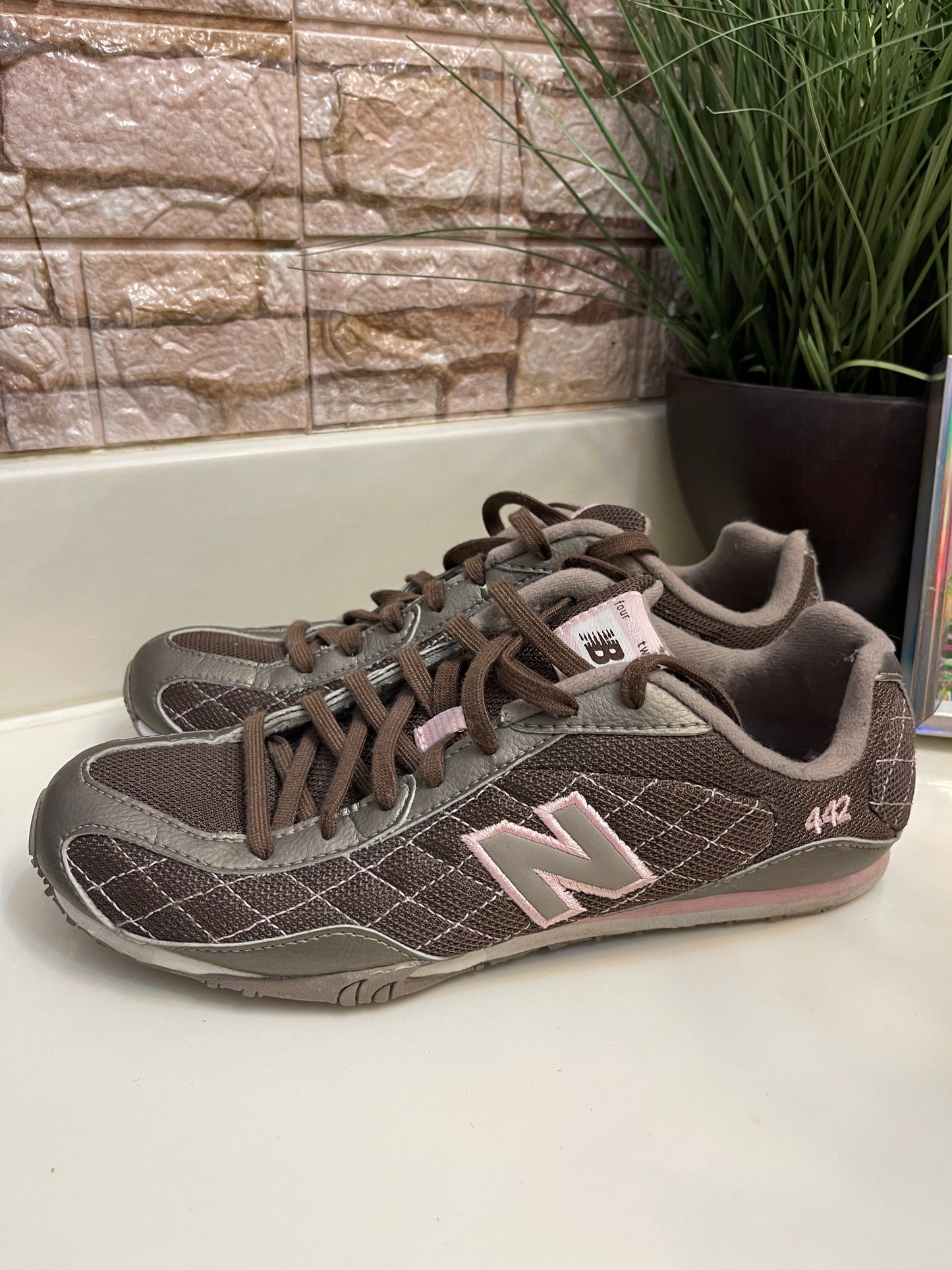 New Balance Brown Pink Sneakers Women sz 10
