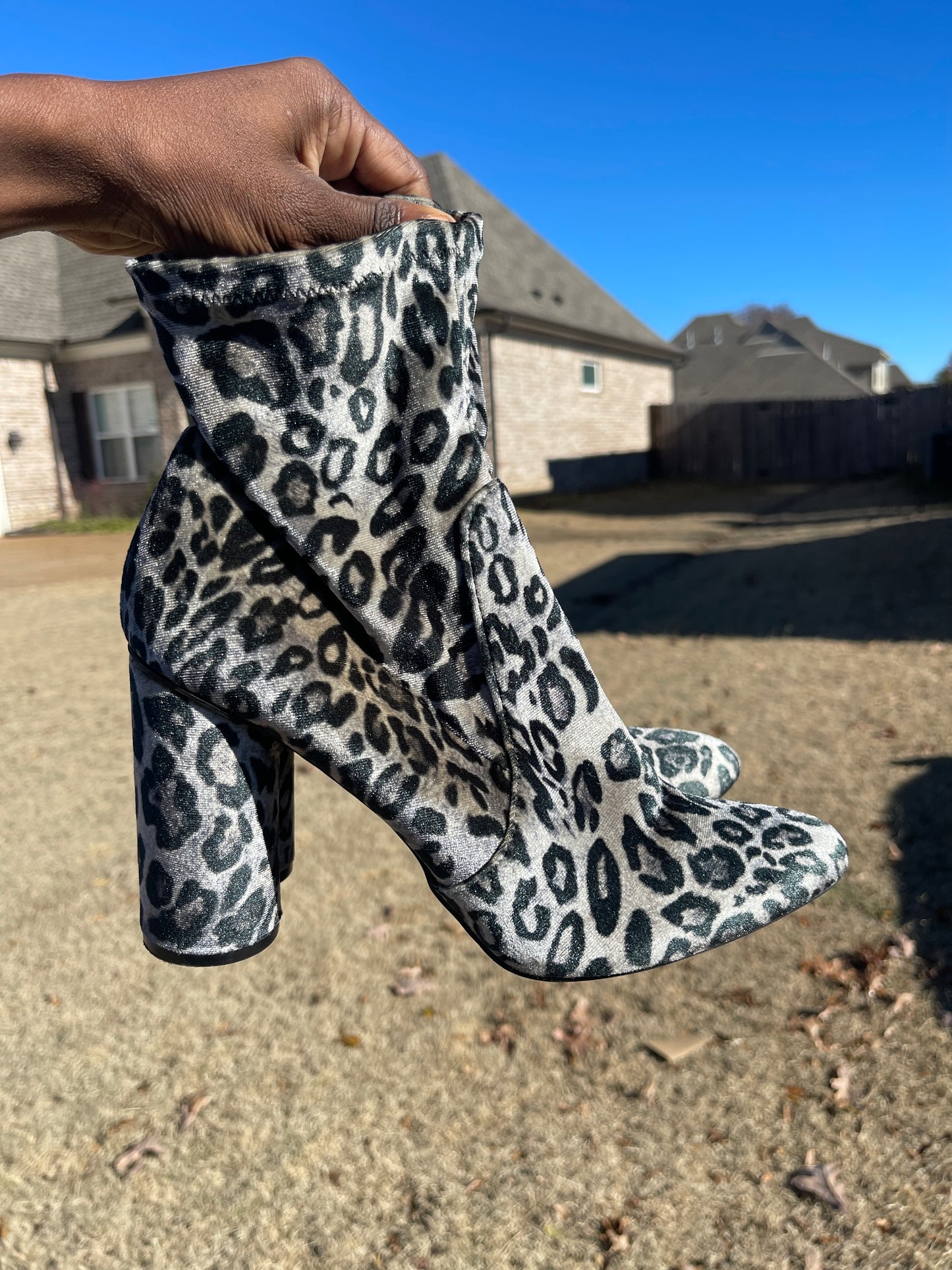 A New Day Gray Black Bootie Heels Women sz 11