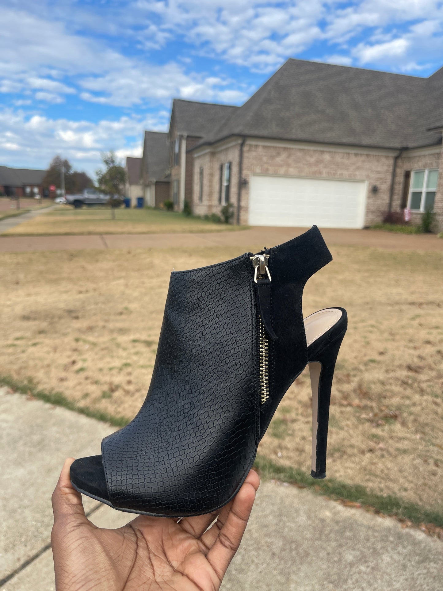 Shoe Dazzle Black Heels Women sz 8