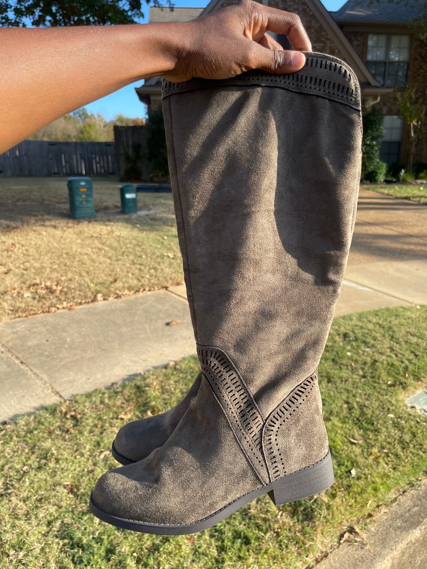 American rags gray boots women sz 8