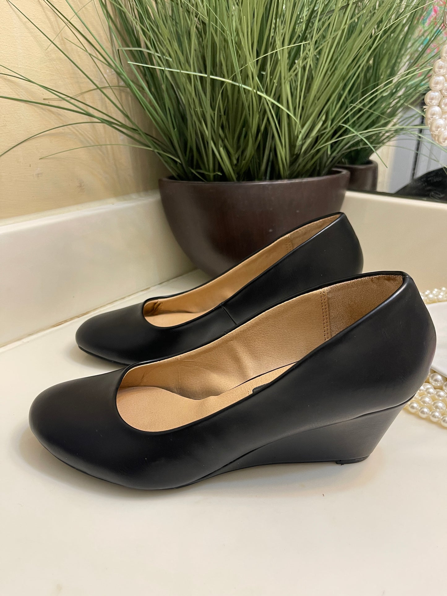 David Aaron black wedges women sz 7