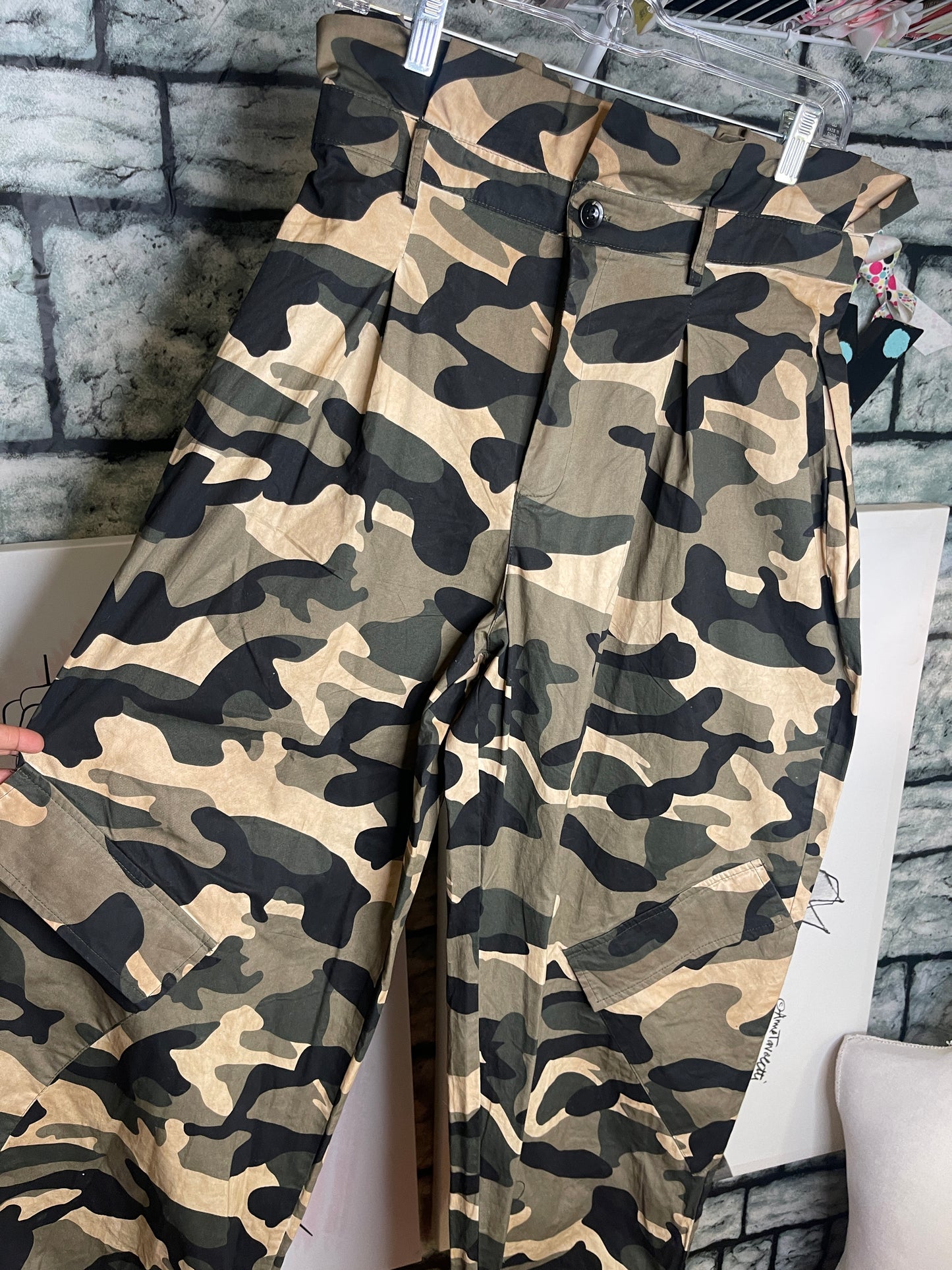 K too green camo cargo pants women sz Large