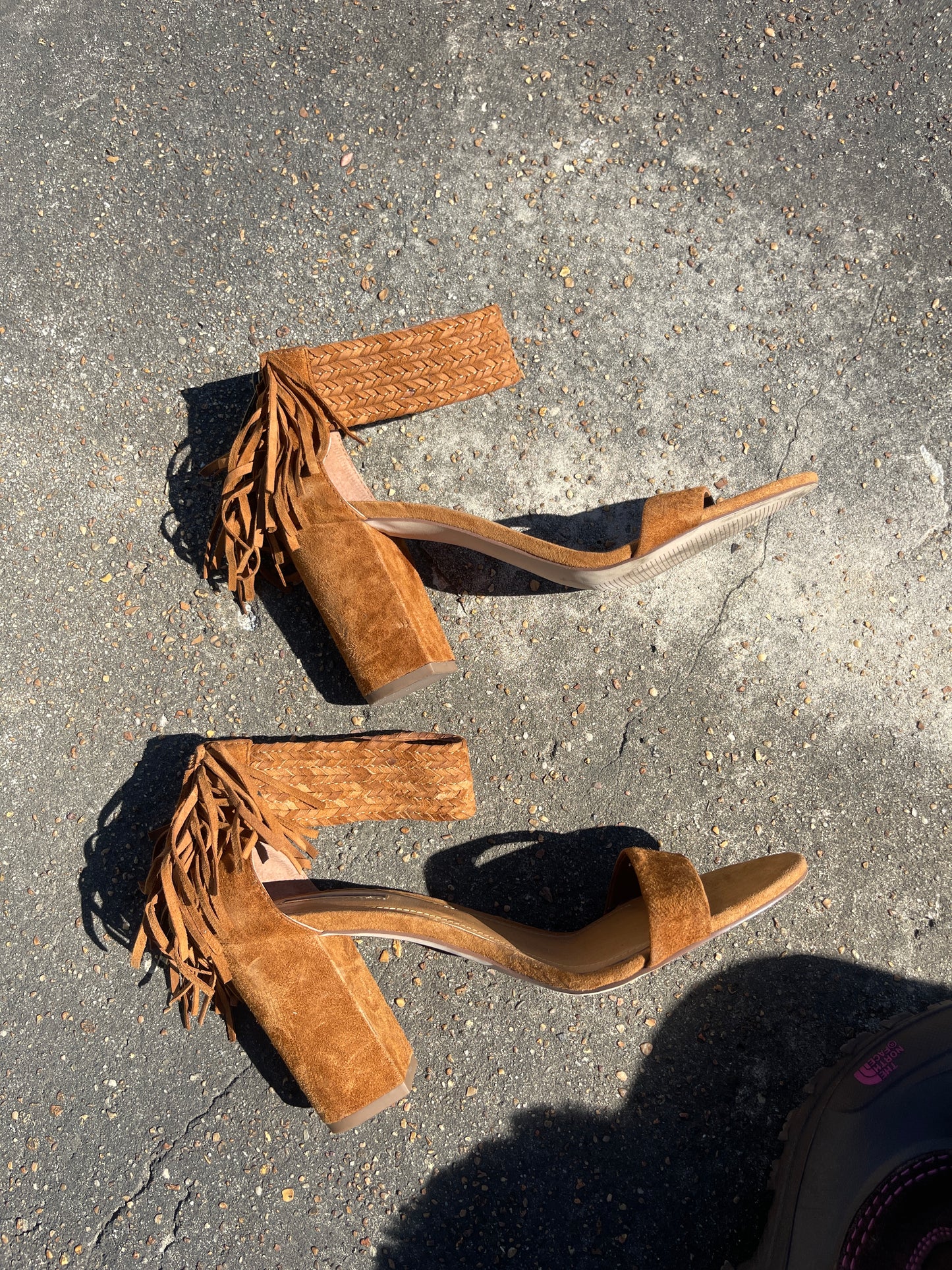BCBG brown fringe heels women sz 9.5