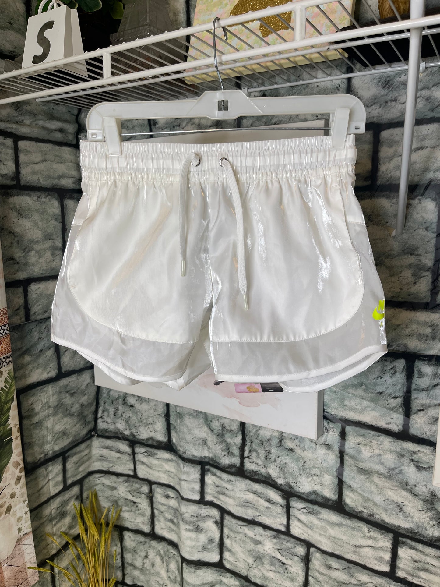 NEW Nike White Shorts Women sz Small