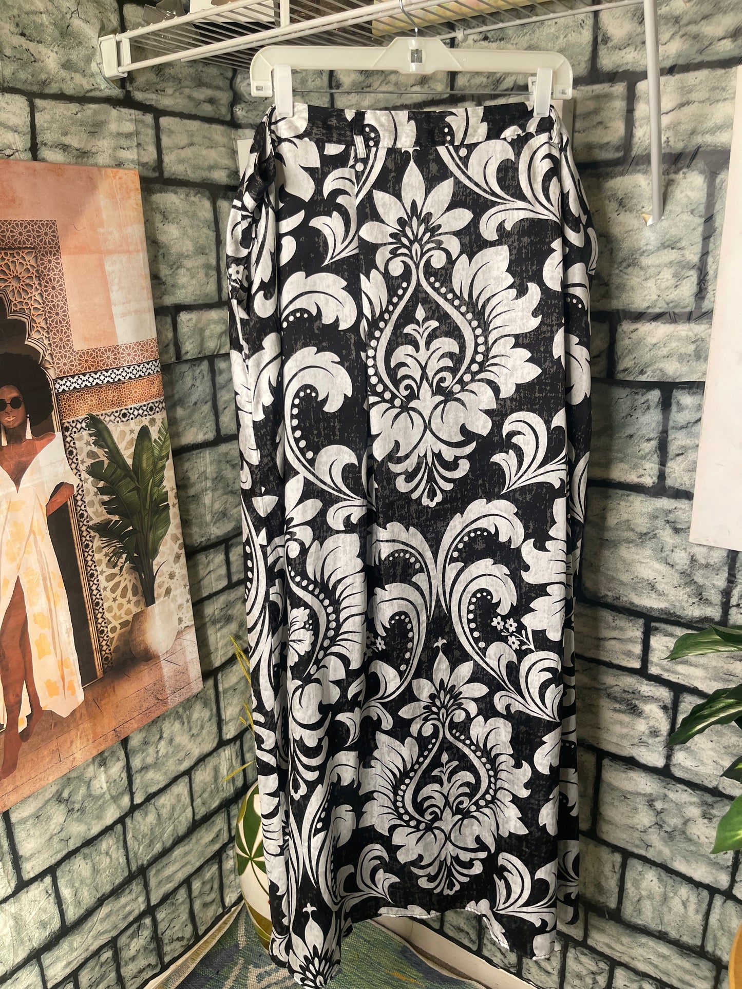 By Designs Black Gray Print Skirt Women sz 2XL