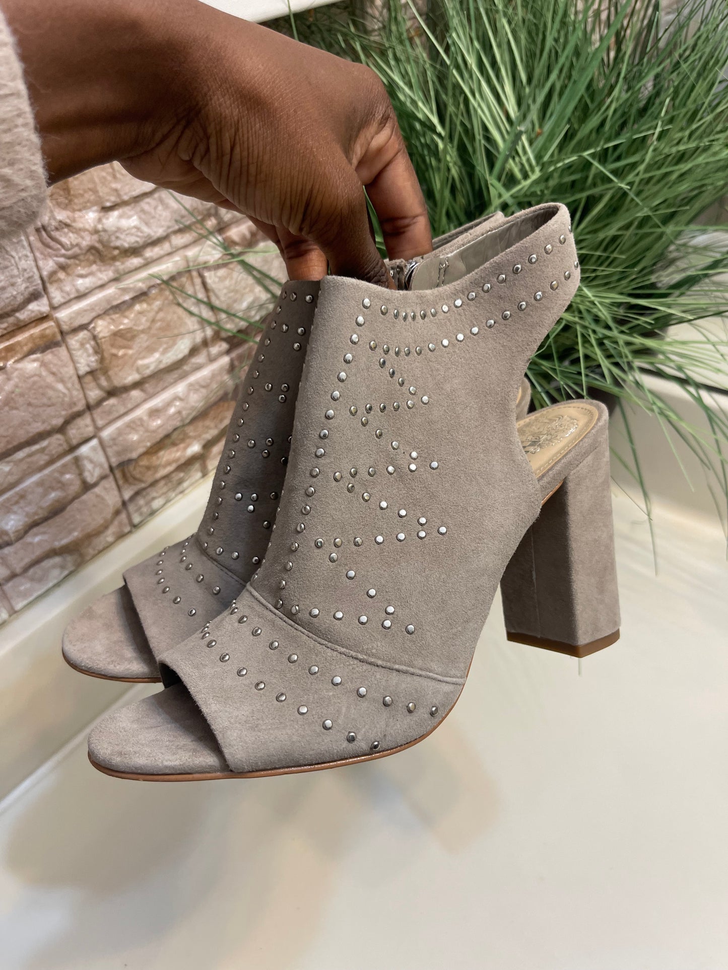 Vince Camuto Gray Heels Women sz 8