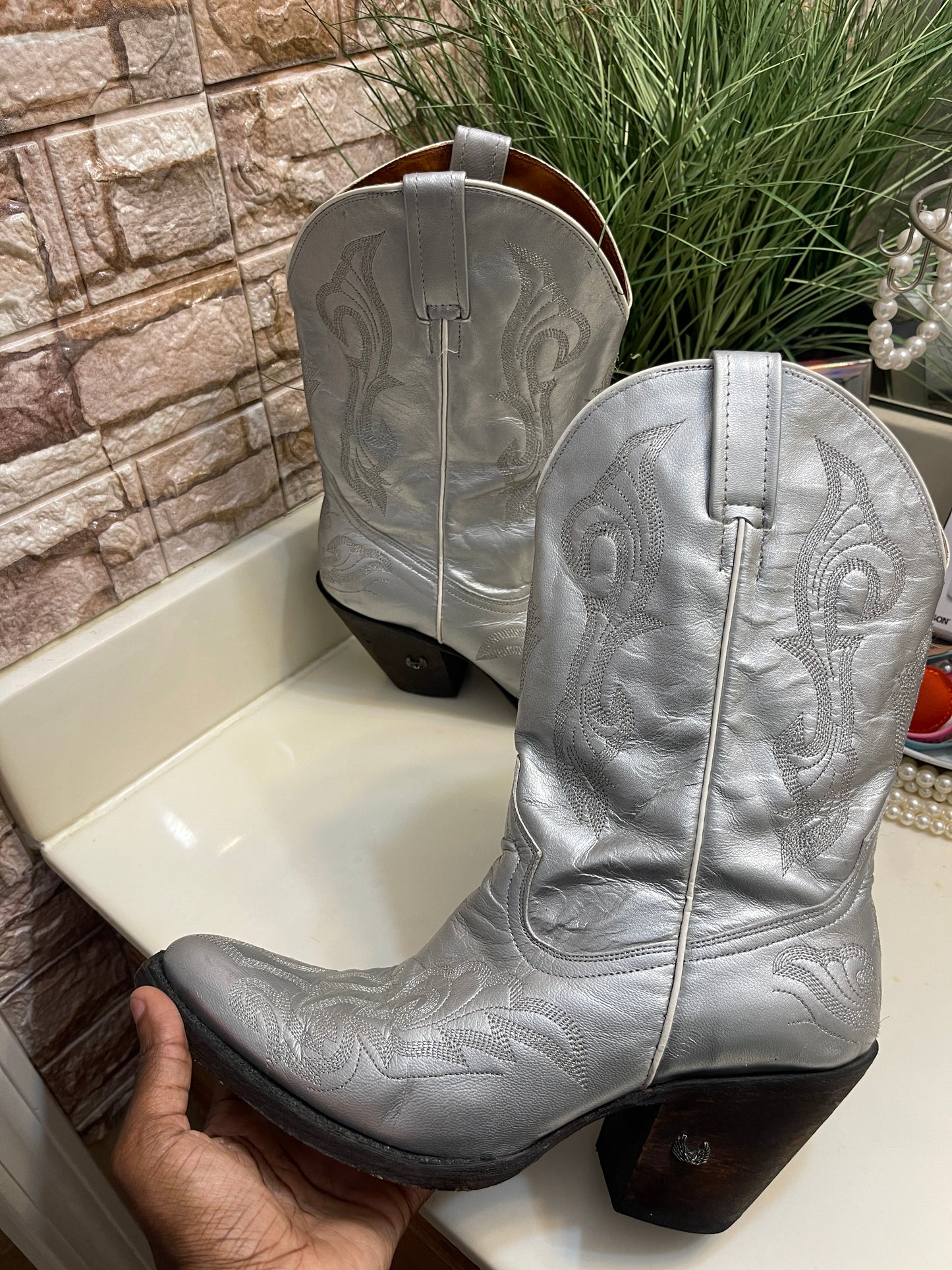 Eight Second Angel Cowboy Boots Silver Women sz 9