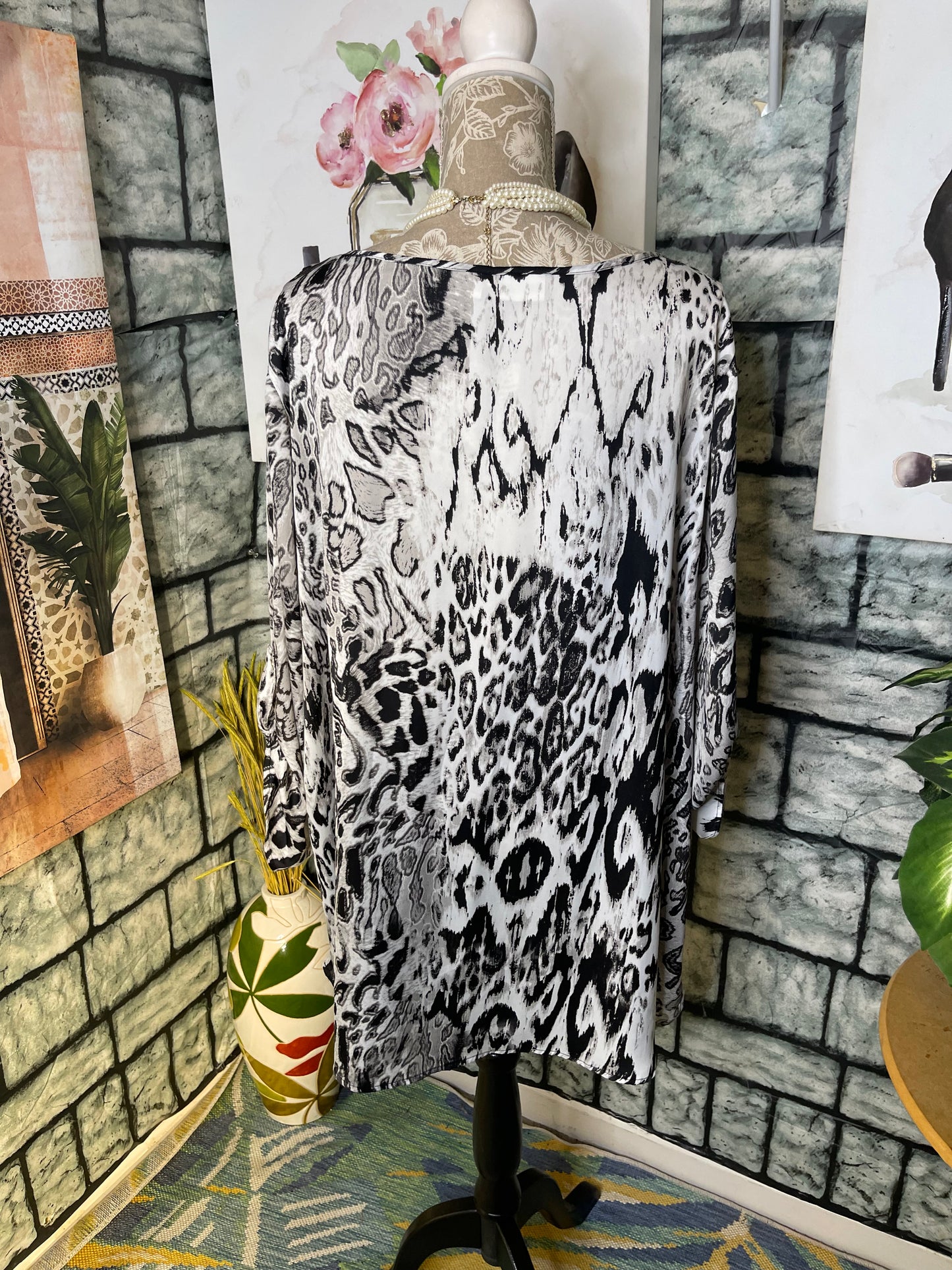 Cato Gray Black Print Blouse Women sz 22/24