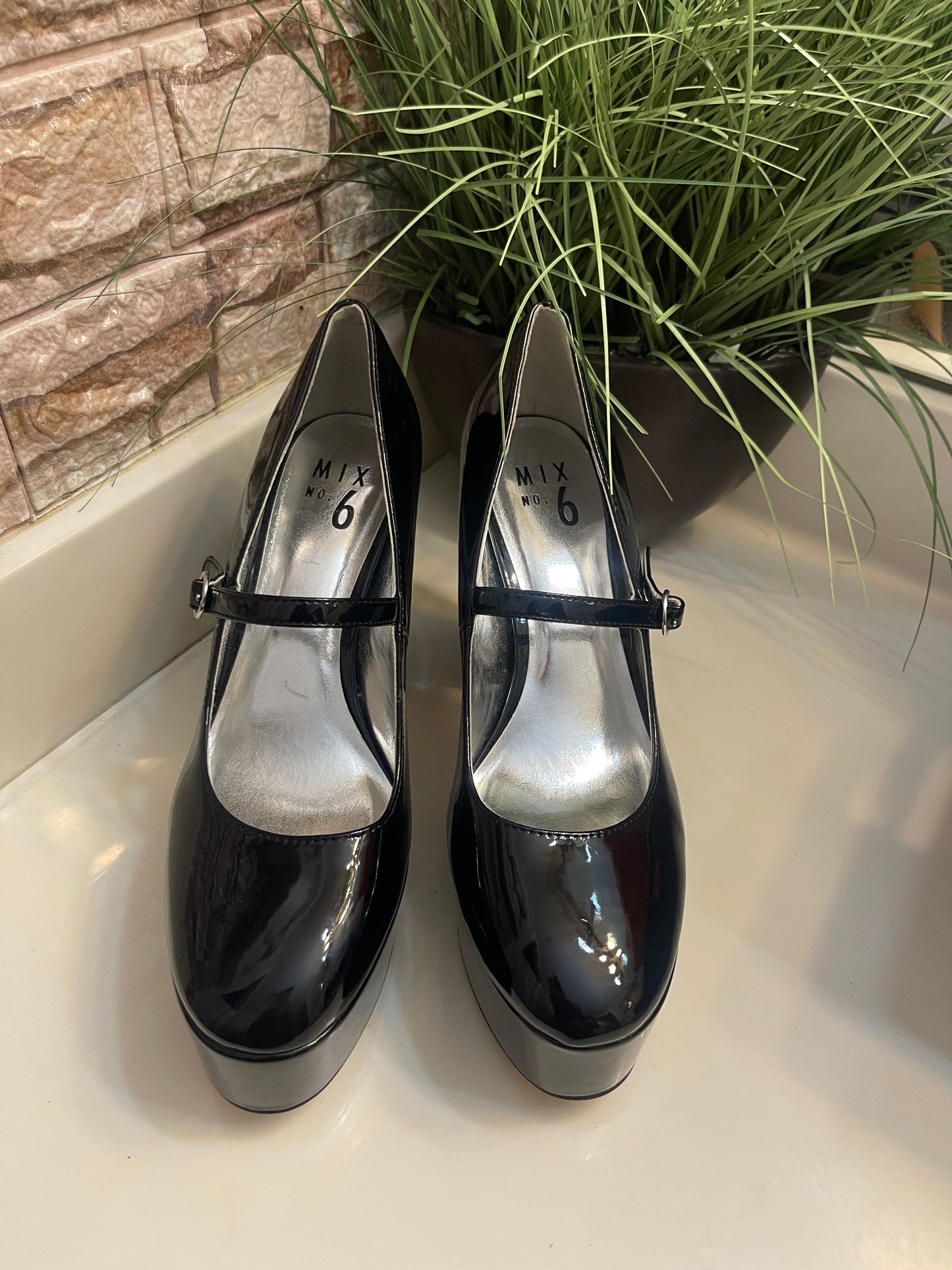 Mix No 6 Black Heels Women sz 8