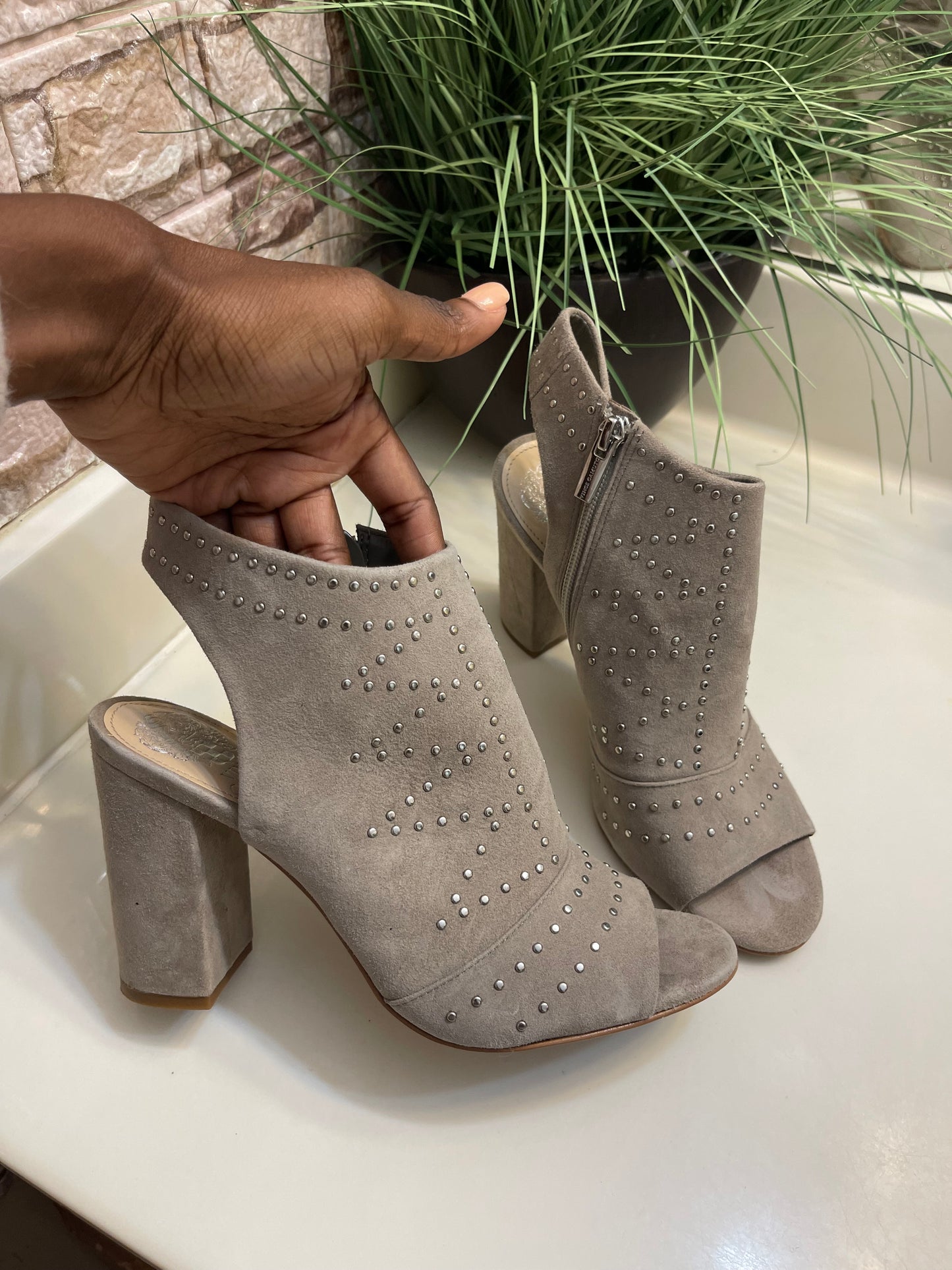 Vince Camuto Gray Heels Women sz 8