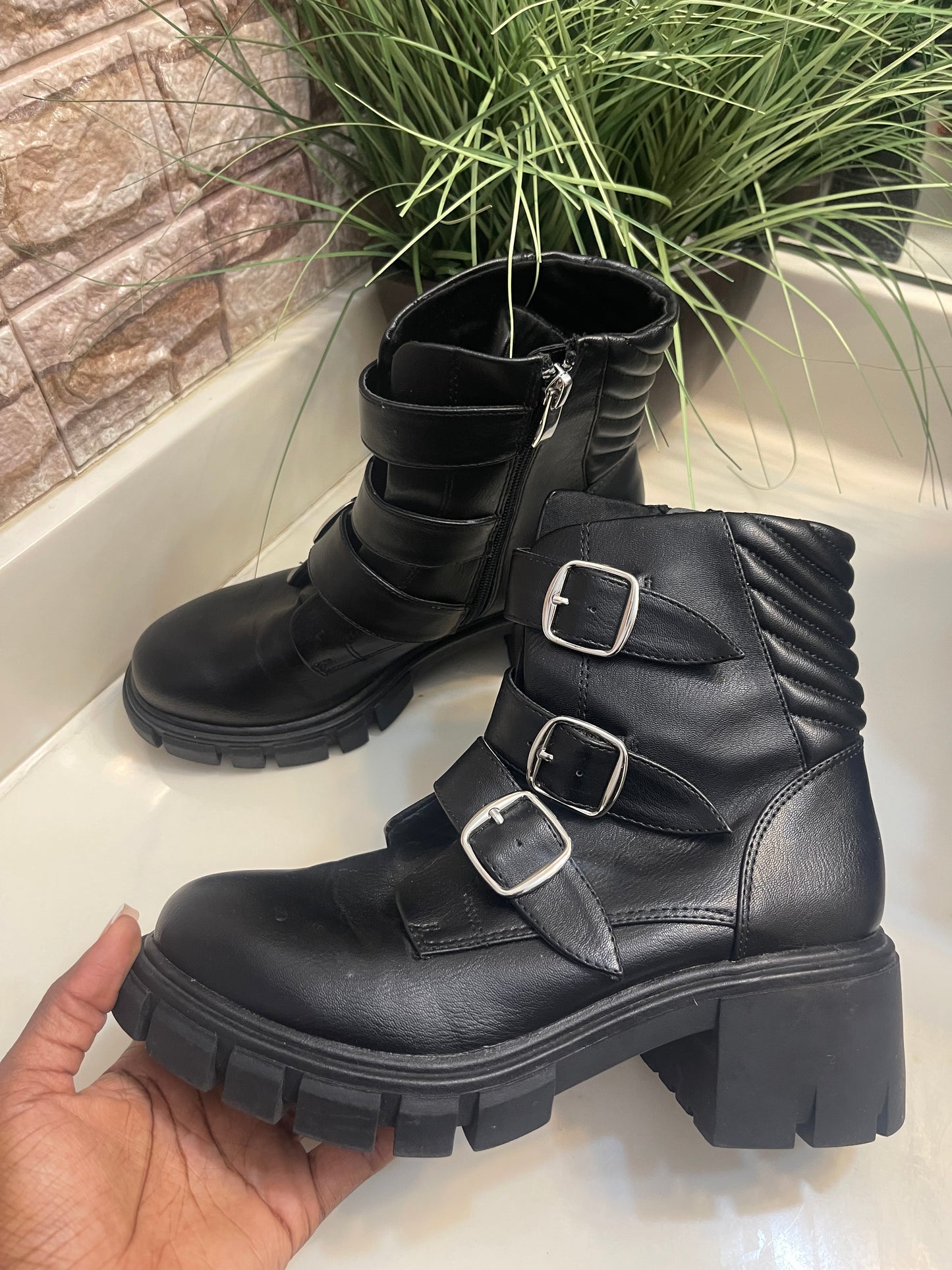 Me Too Black Boot Women sz 7