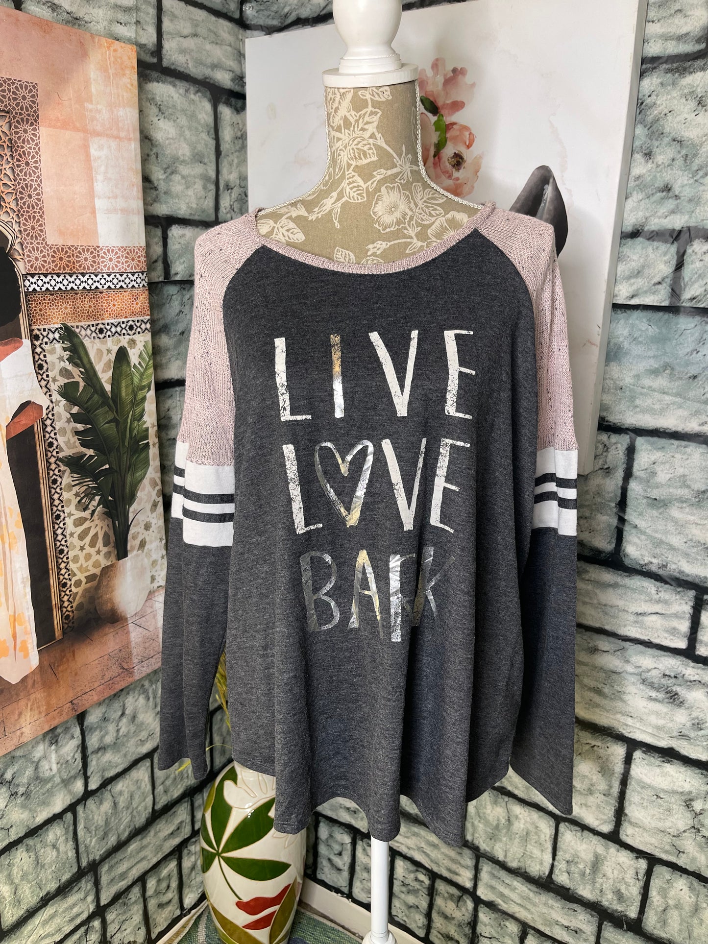 Maurices Gray “doggie” Top Women sz 1XL