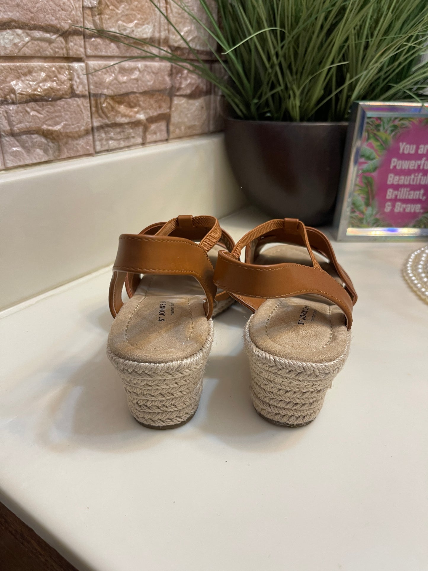 St John's Bay Brown Women sz 7