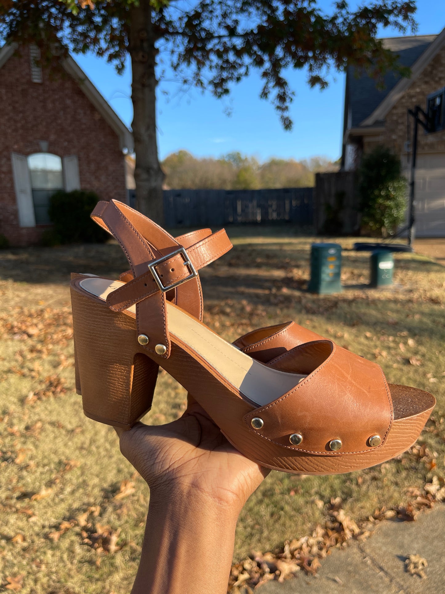 Gianni Bini tan heels (low) women sz 9.5