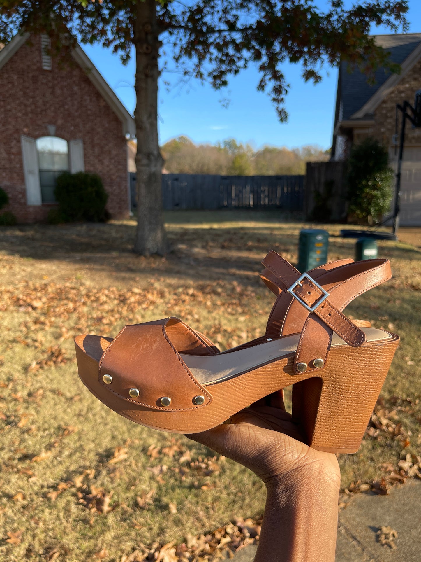 Gianni Bini tan heels (low) women sz 9.5