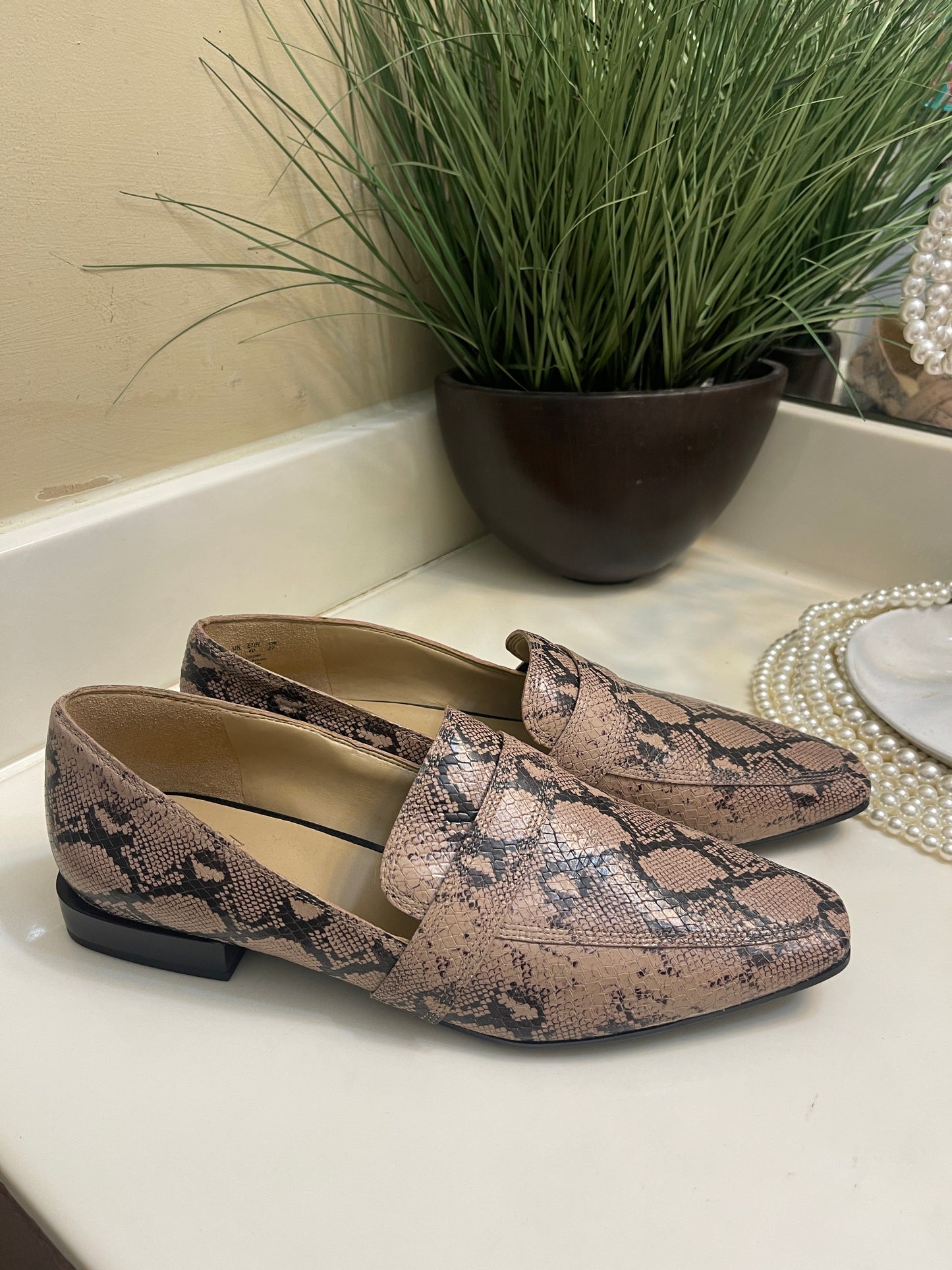 NEW Naturalizer Brown Animal Print Flats Women sz 10