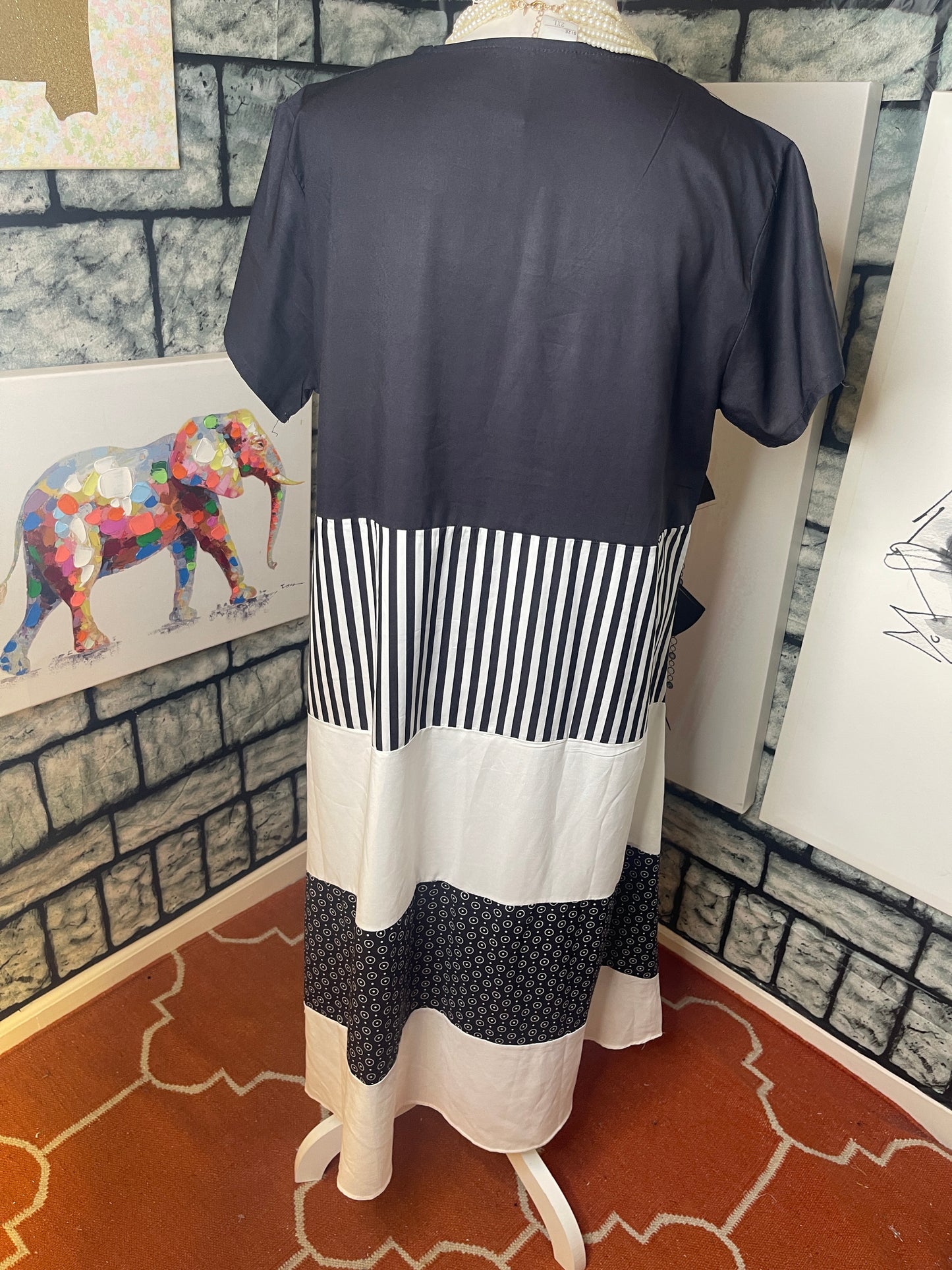 Black White Dress Women sz 2XL (But would say this is a Large)