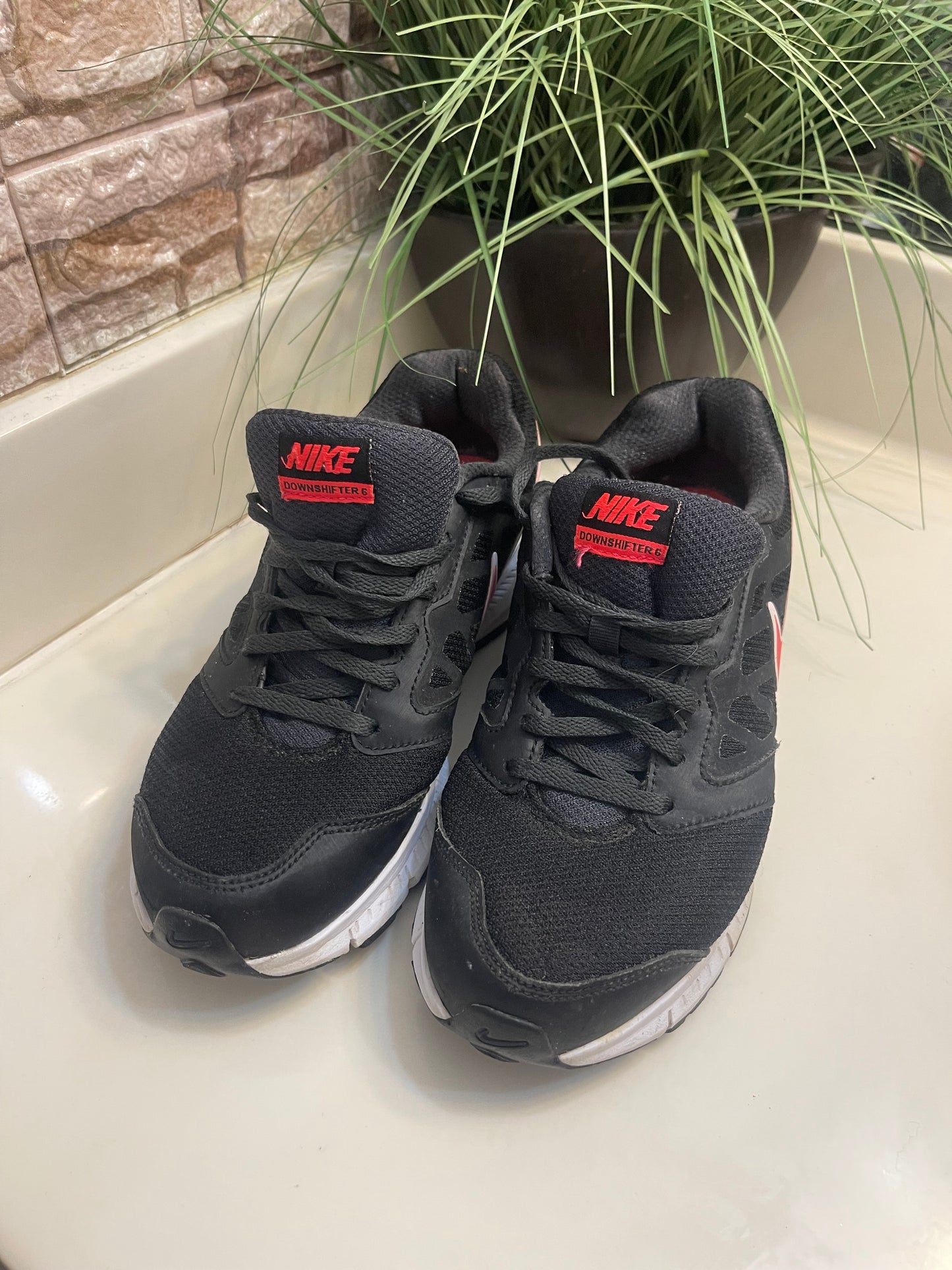 Nike Black Pink Sneakers Women sz 10