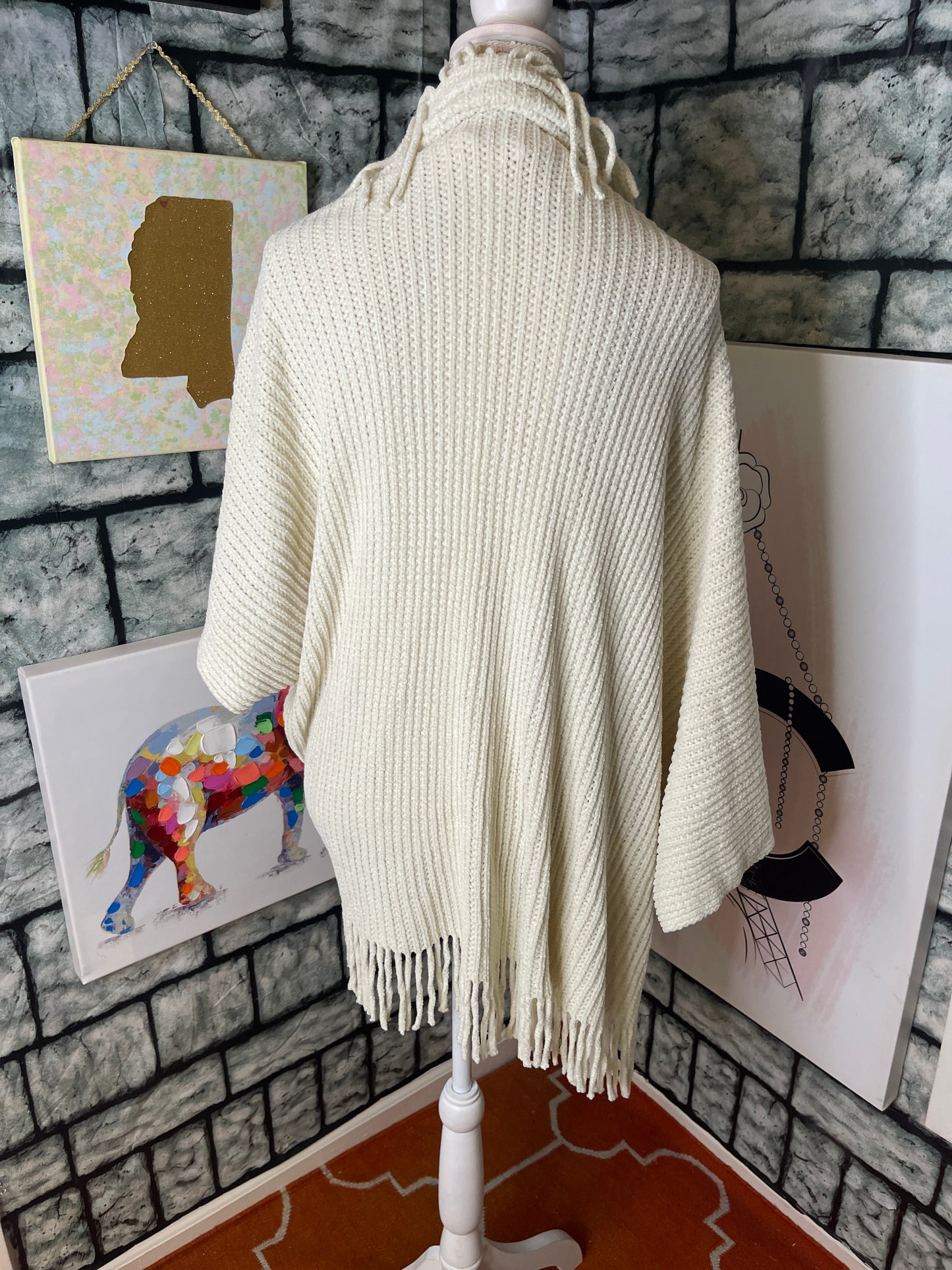 NEW Ruggine Off White Fringe Wrap Women sz One Size (would say fits up to Large)