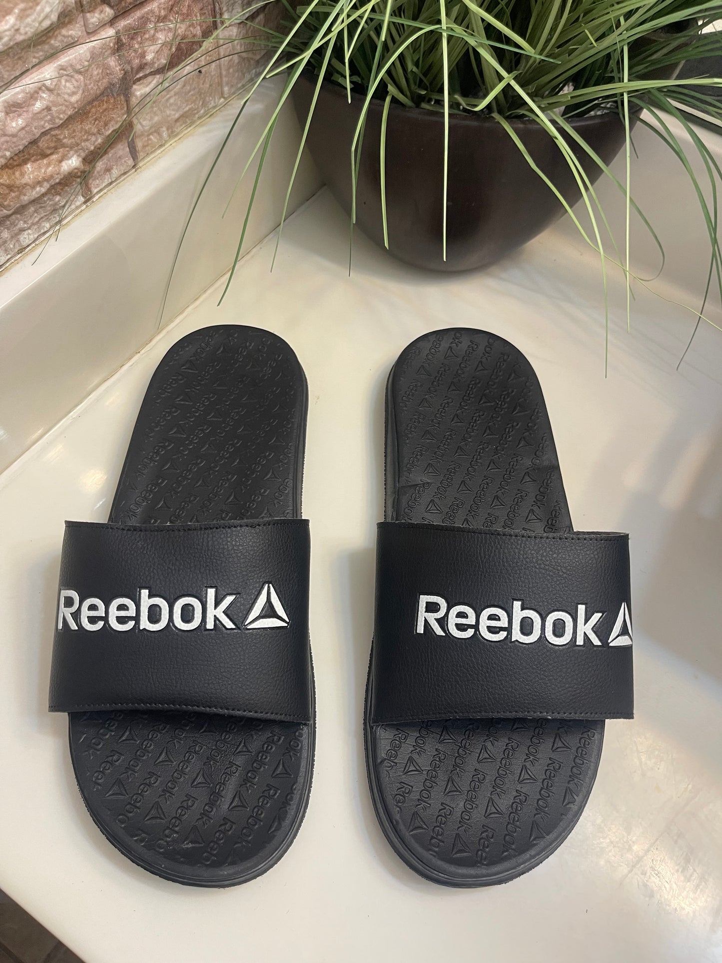 Reebok Black Slide Sandals Men sz 12