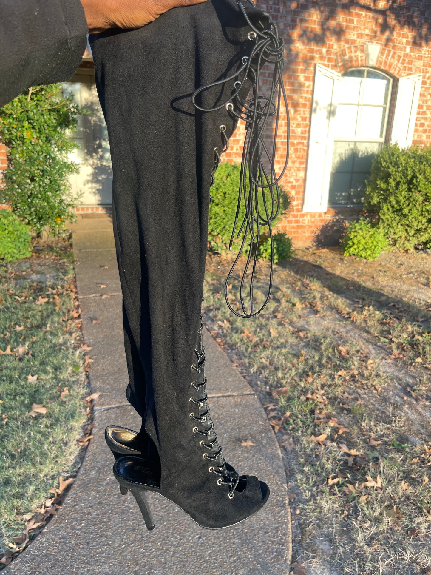 Breckelle’s black tall heels women sz 6